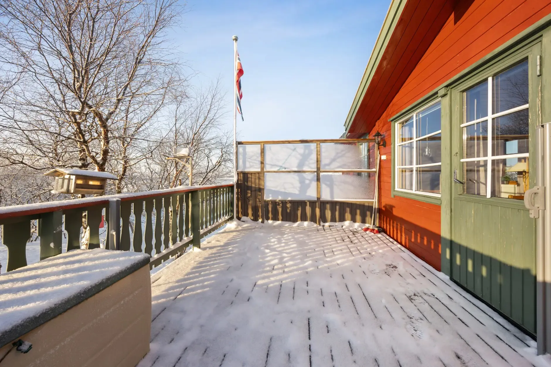 1960s Norwegian Country House with Fjord Views and Terrace - View image 9 of 31