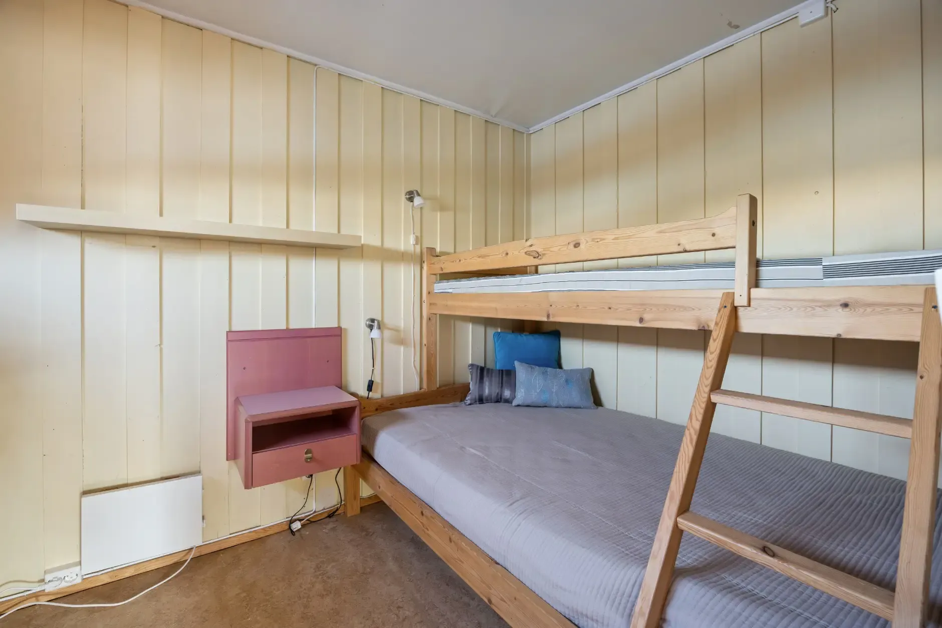 1960s Norwegian Country House with Fjord Views and Terrace - View image 14 of 31