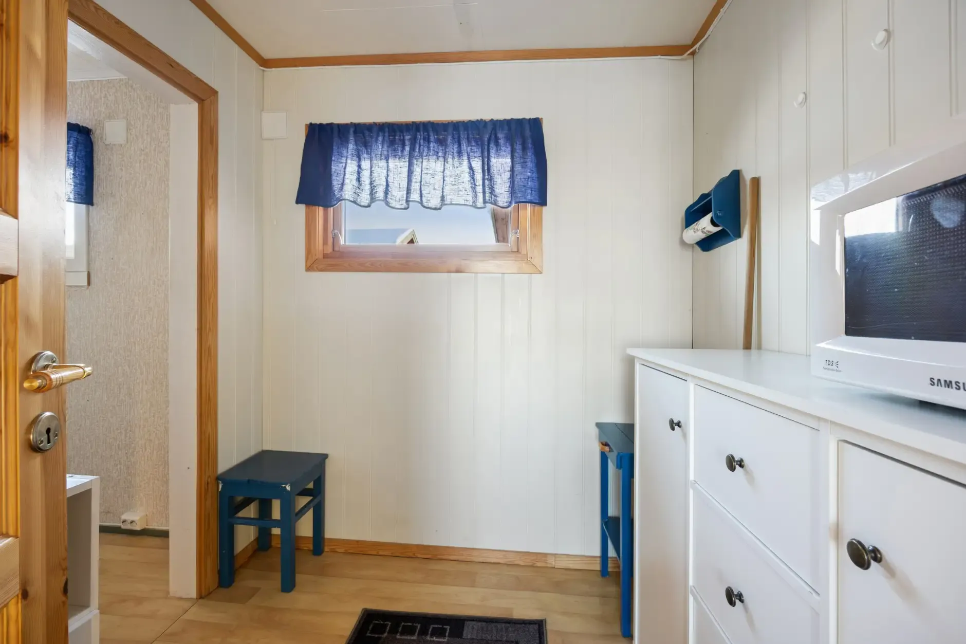 1960s Norwegian Country House with Fjord Views and Terrace - View image 15 of 31