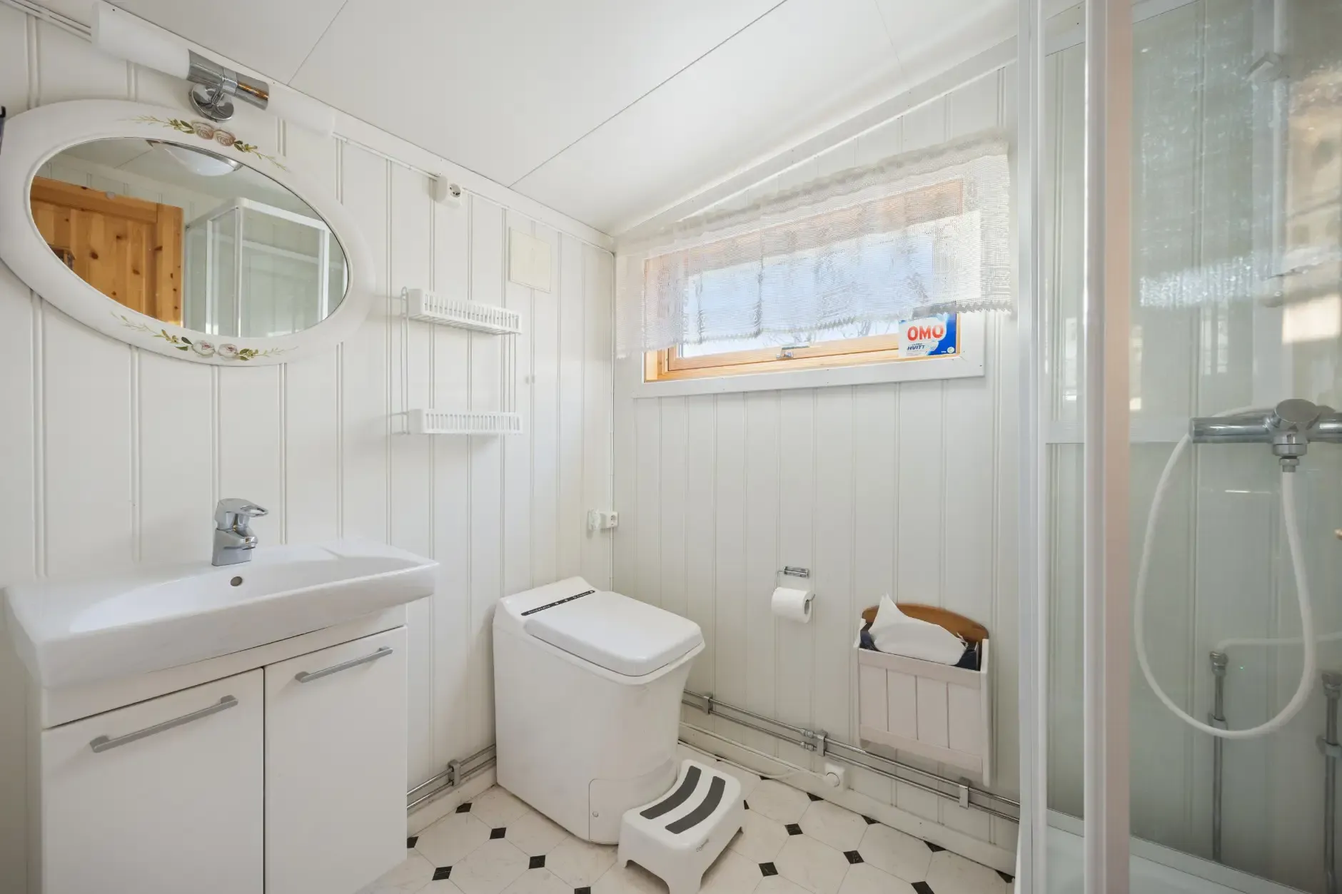 1960s Norwegian Country House with Fjord Views and Terrace - View image 18 of 31