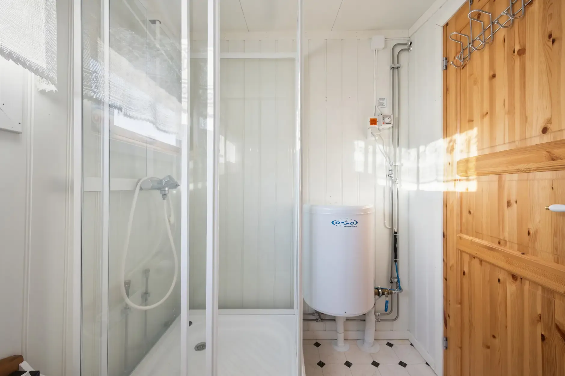 1960s Norwegian Country House with Fjord Views and Terrace - View image 19 of 31