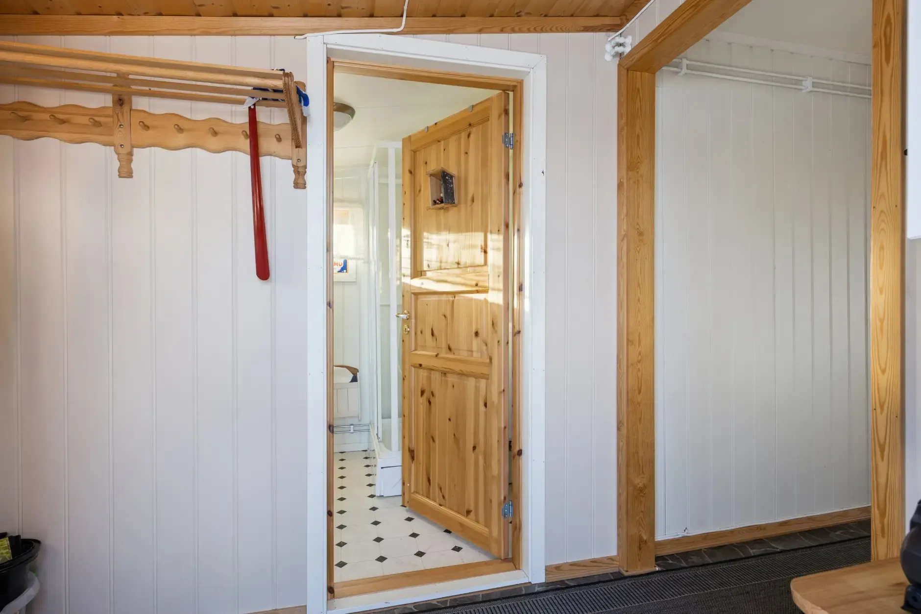 1960s Norwegian Country House with Fjord Views and Terrace - View image 20 of 31