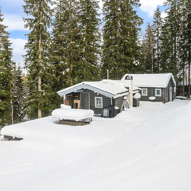 1960s Cabin with Expansive Grounds and Terrace in Scenic Hakadal, Norway