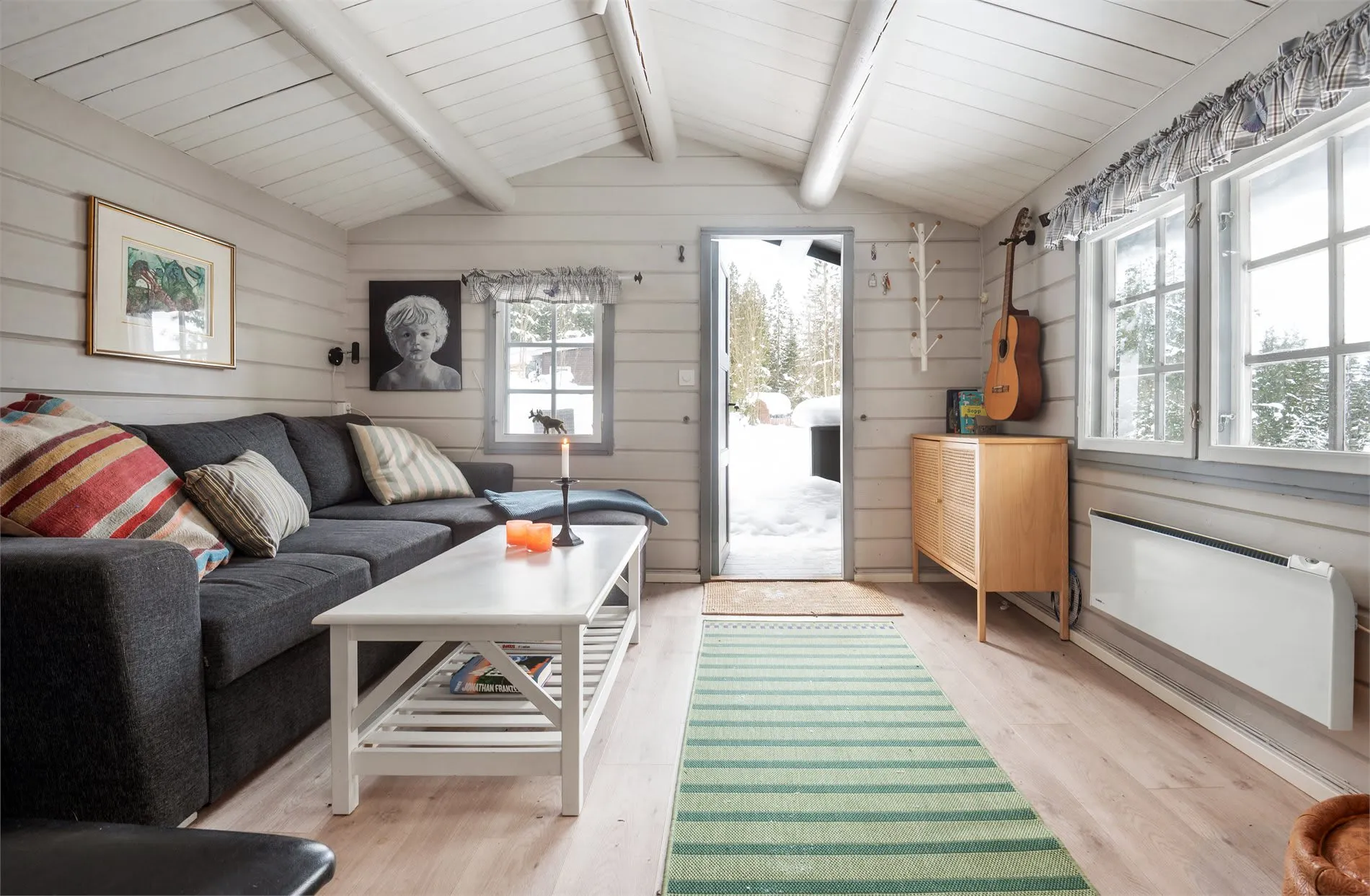 1960s Cabin with Expansive Grounds and Terrace in Scenic Hakadal, Norway - View image 7 of 40