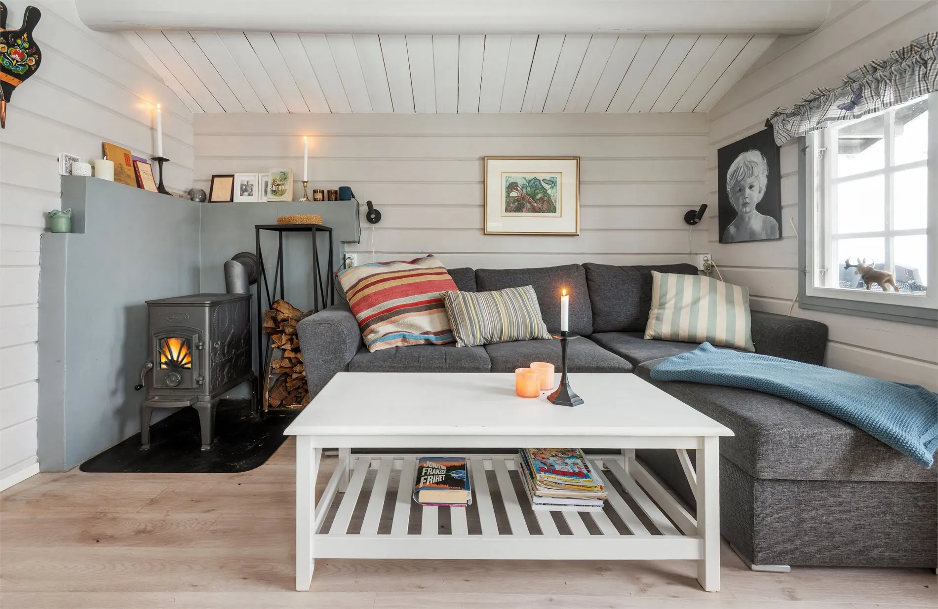 1960s Cabin with Expansive Grounds and Terrace in Scenic Hakadal, Norway - View image 8 of 40