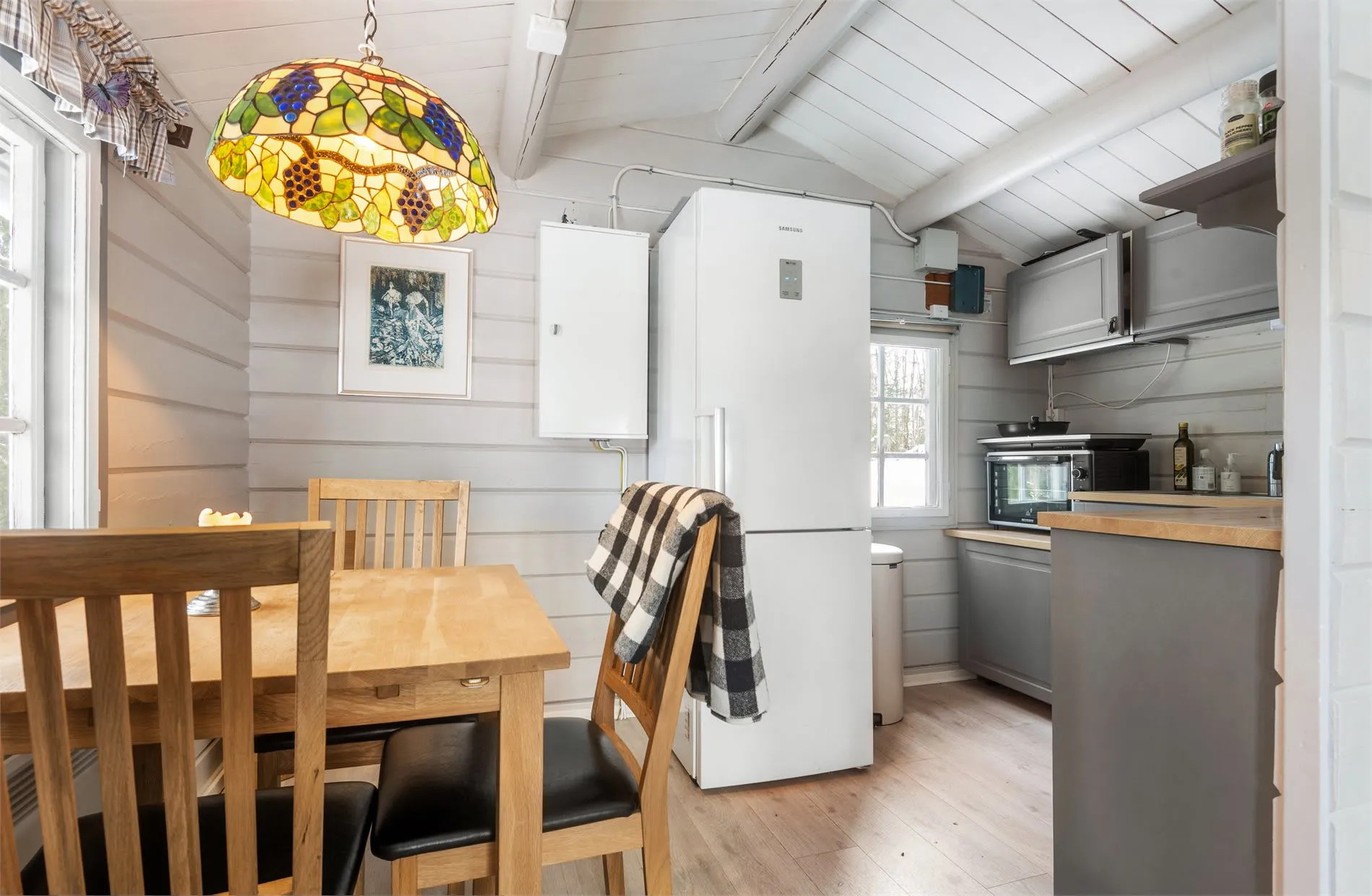 1960s Cabin with Expansive Grounds and Terrace in Scenic Hakadal, Norway - View image 10 of 40
