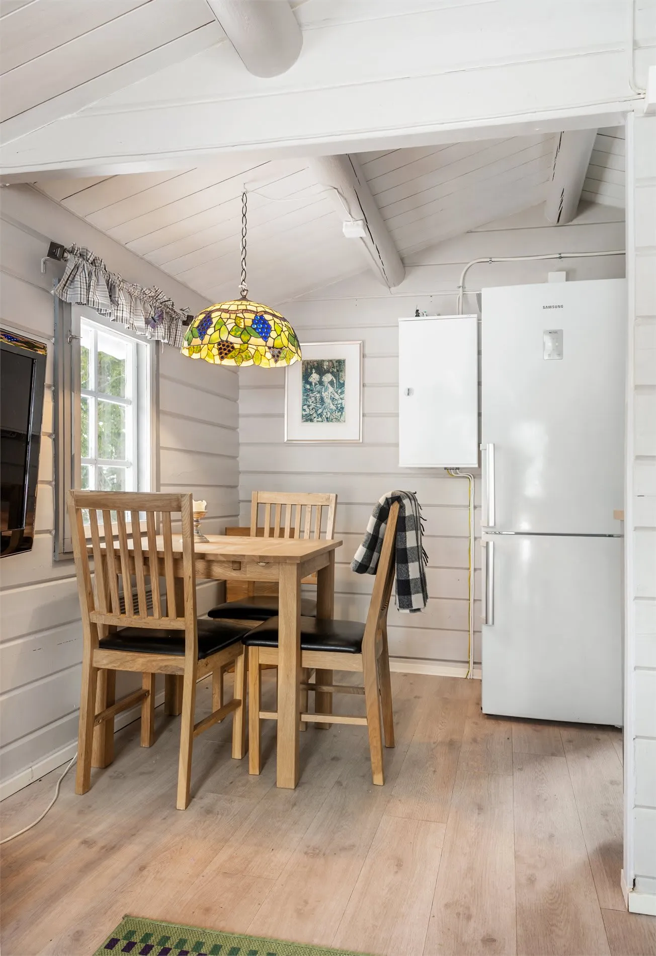 1960s Cabin with Expansive Grounds and Terrace in Scenic Hakadal, Norway - View image 11 of 40