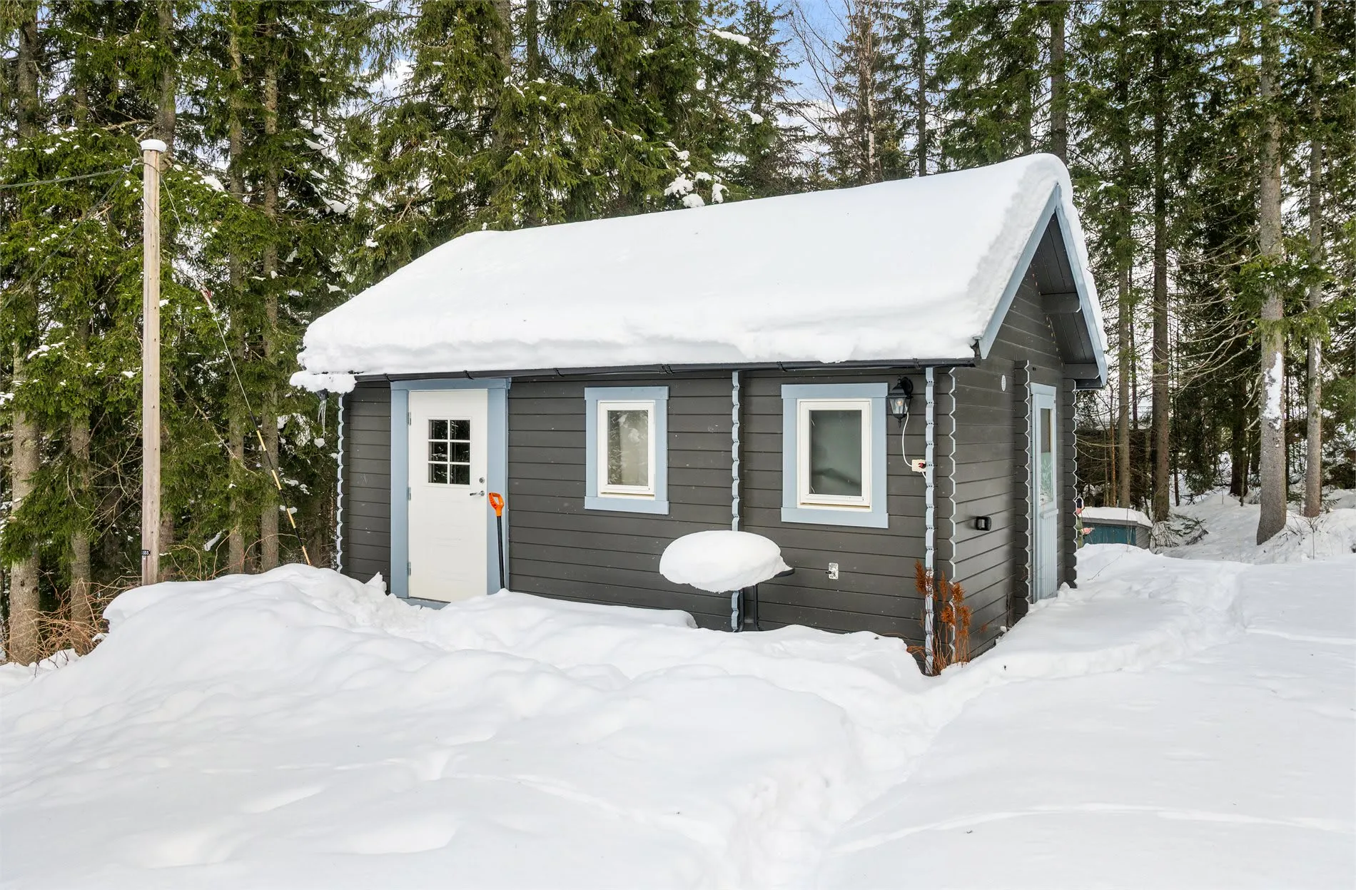 1960s Cabin with Expansive Grounds and Terrace in Scenic Hakadal, Norway - View image 12 of 40