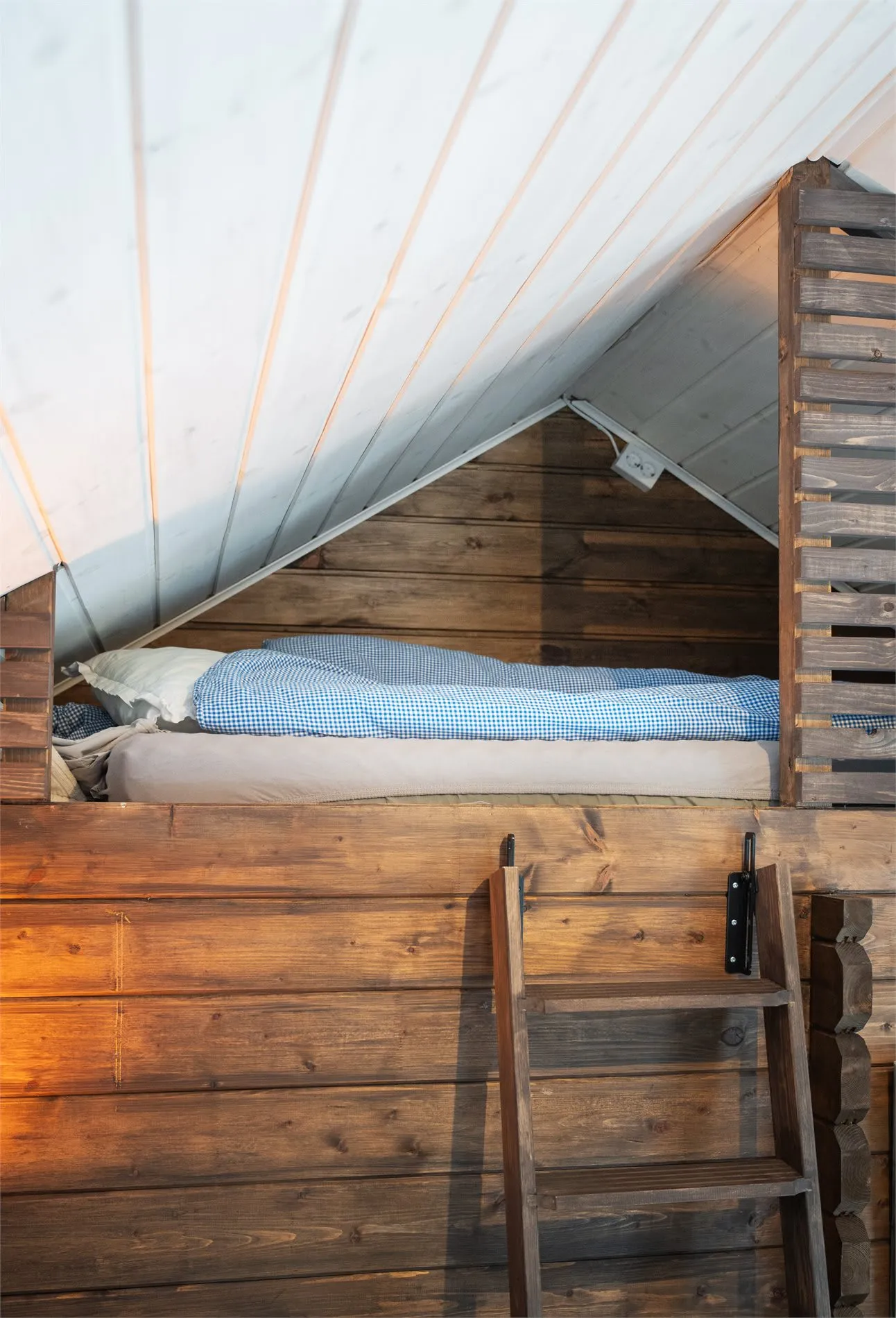 1960s Cabin with Expansive Grounds and Terrace in Scenic Hakadal, Norway - View image 17 of 40