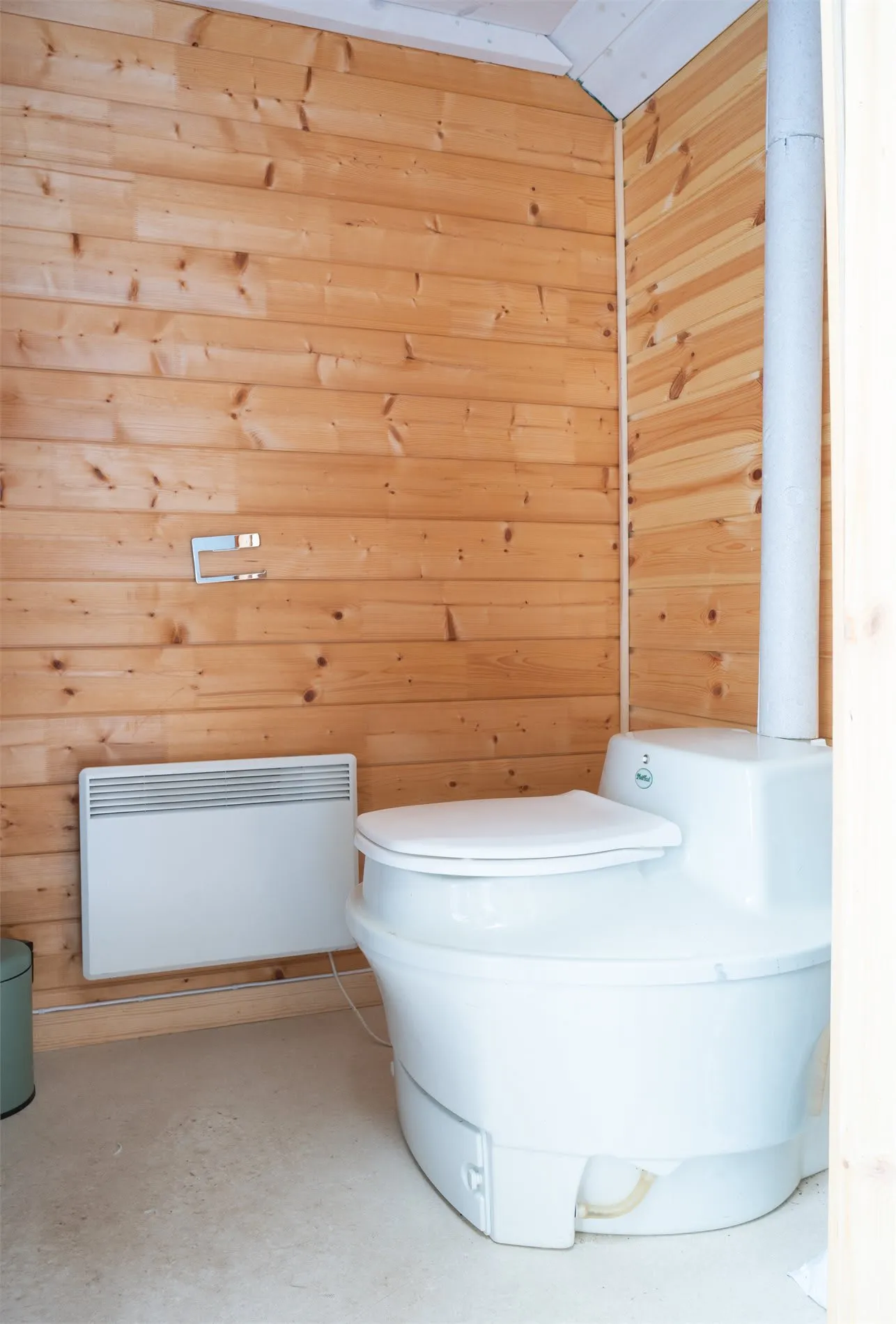 1960s Cabin with Expansive Grounds and Terrace in Scenic Hakadal, Norway - View image 18 of 40