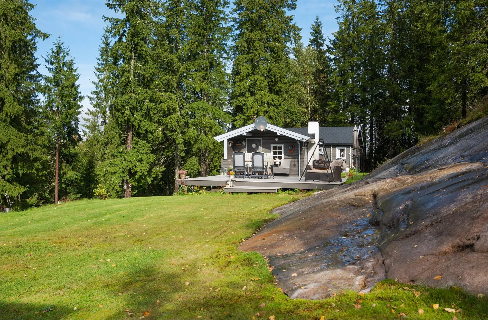 1960s Cabin with Expansive Grounds and Terrace in Scenic Hakadal, Norway - View image 22 of 40