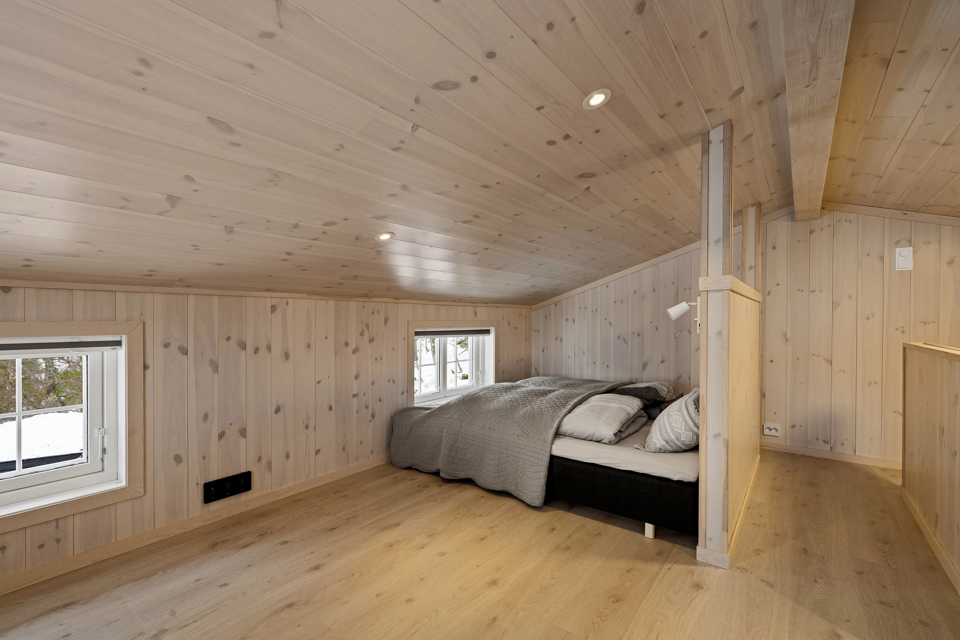 1970s Cabin in Sirdal: Expansive Terrace, Scenic Surroundings, 3 Bedrooms - View image 20 of 34