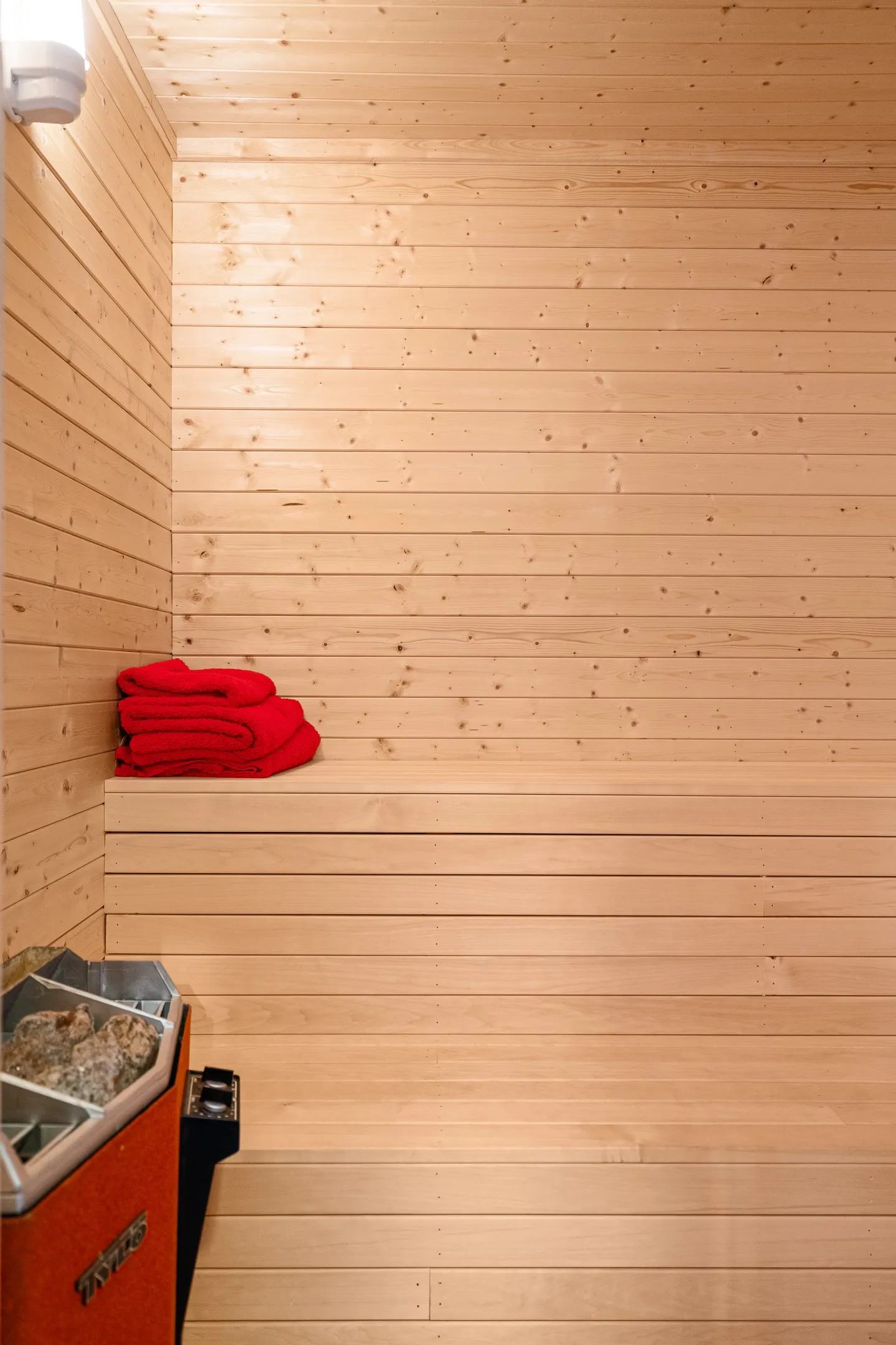 1970s Cabin in Sirdal: Expansive Terrace, Scenic Surroundings, 3 Bedrooms - View image 26 of 34