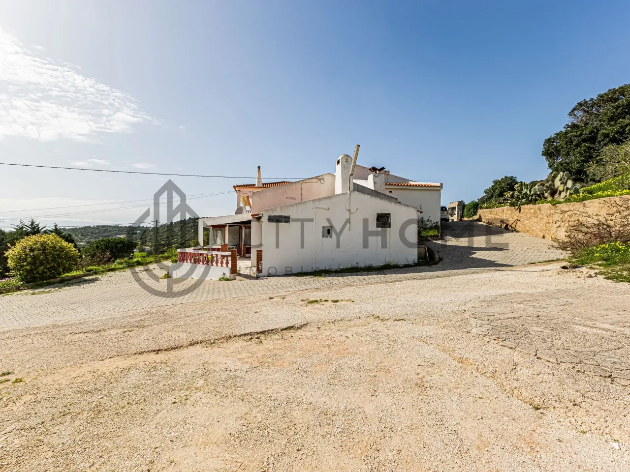 3-Bedroom House with Garden and Separate Apartment in Coastal Burgau, Portugal - Image 2