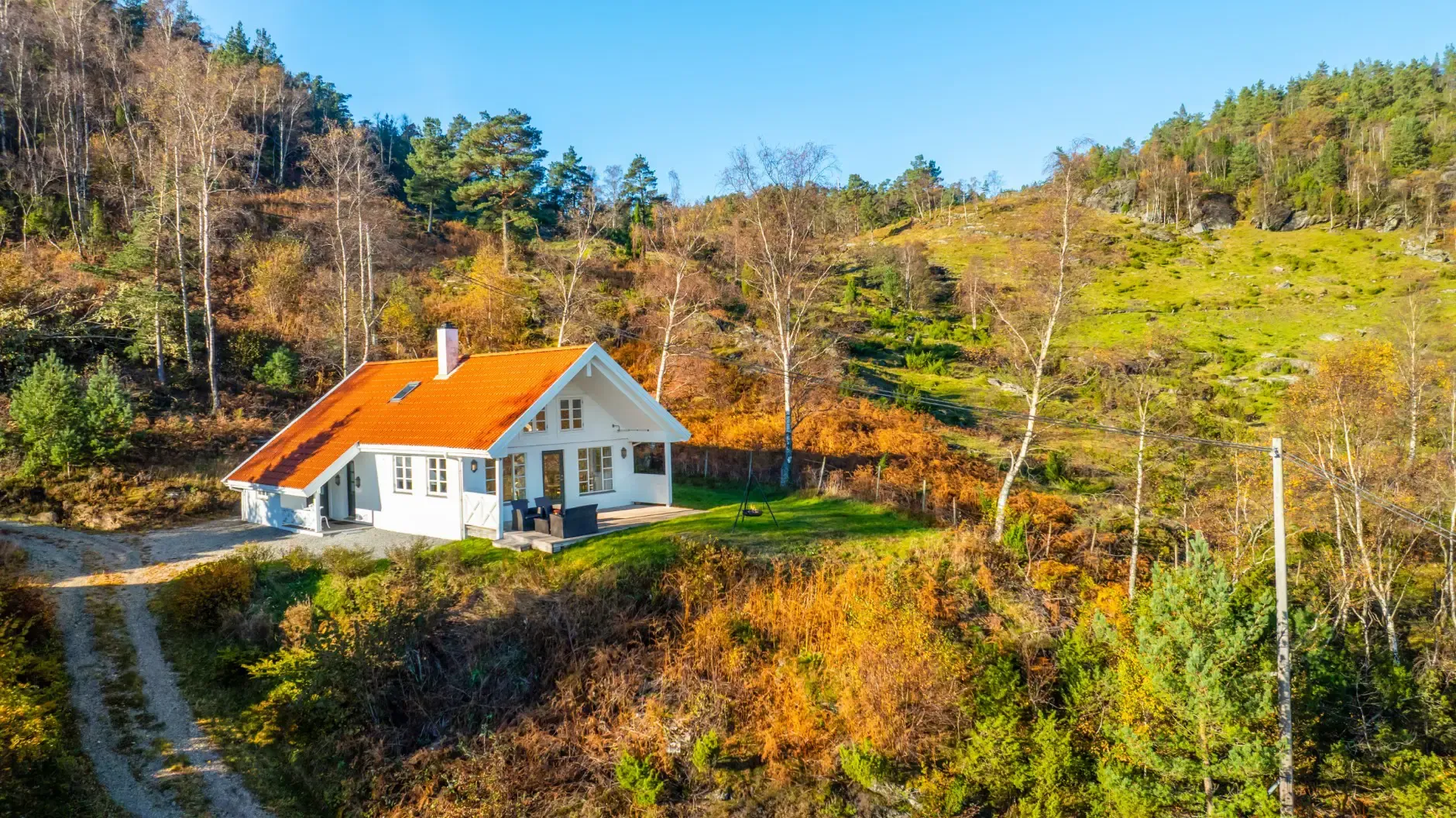 Contemporary 4-Bedroom Country House in Norway with Expansive Terrace Views - Image 5