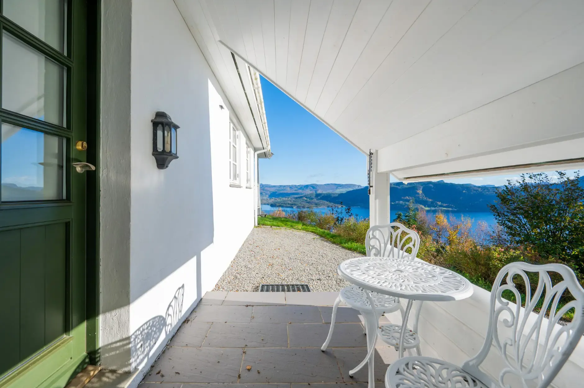 Contemporary 4-Bedroom Country House in Norway with Expansive Terrace Views - View image 6 of 45