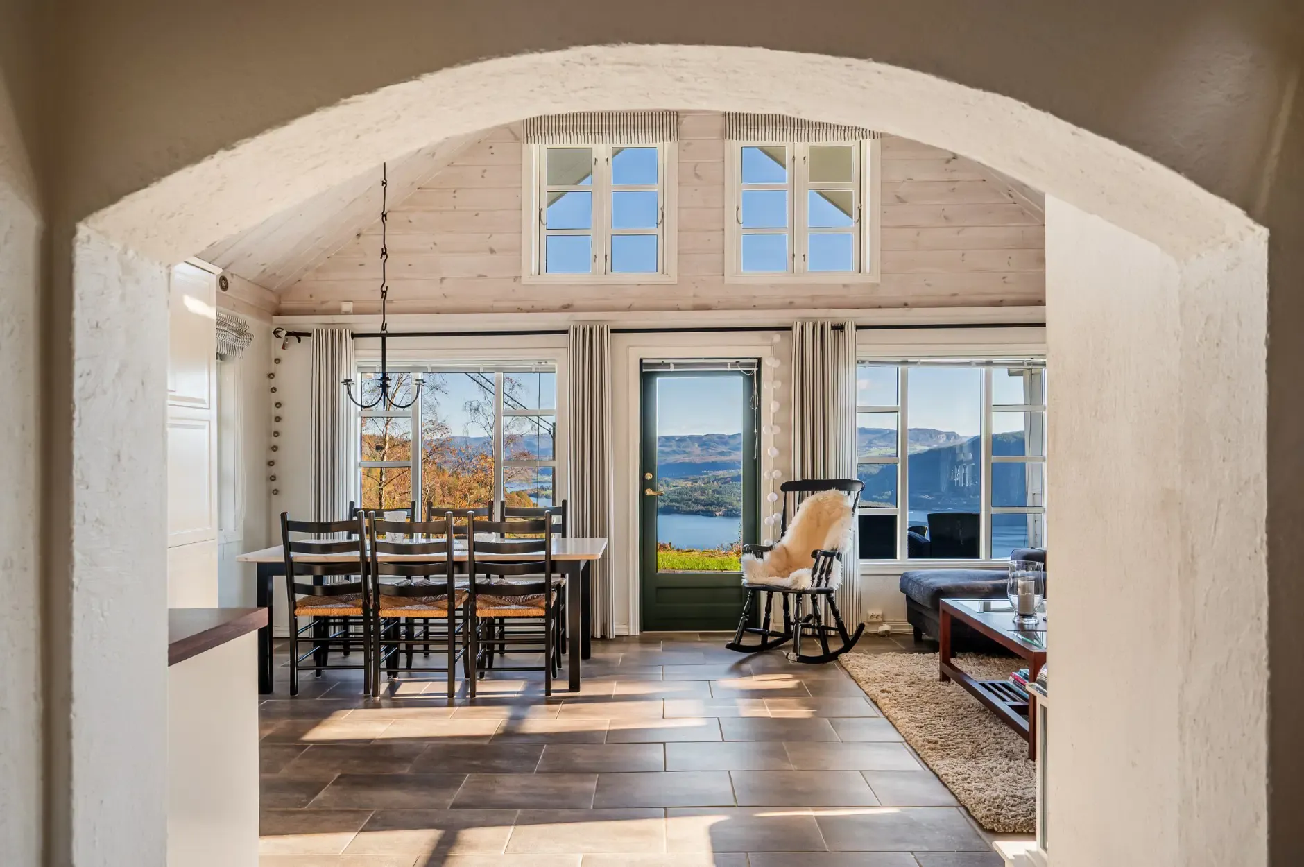 Contemporary 4-Bedroom Country House in Norway with Expansive Terrace Views - View image 9 of 45