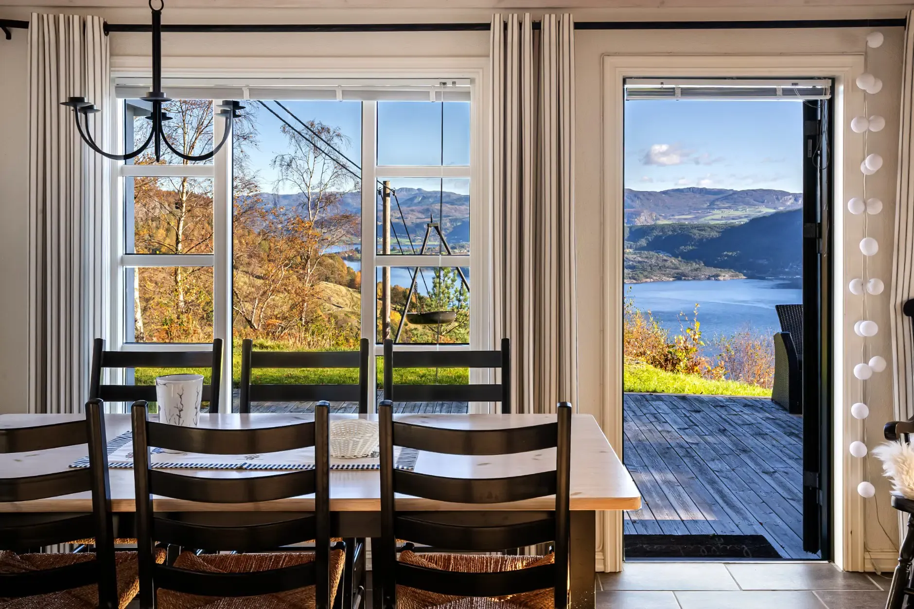 Contemporary 4-Bedroom Country House in Norway with Expansive Terrace Views - View image 12 of 45