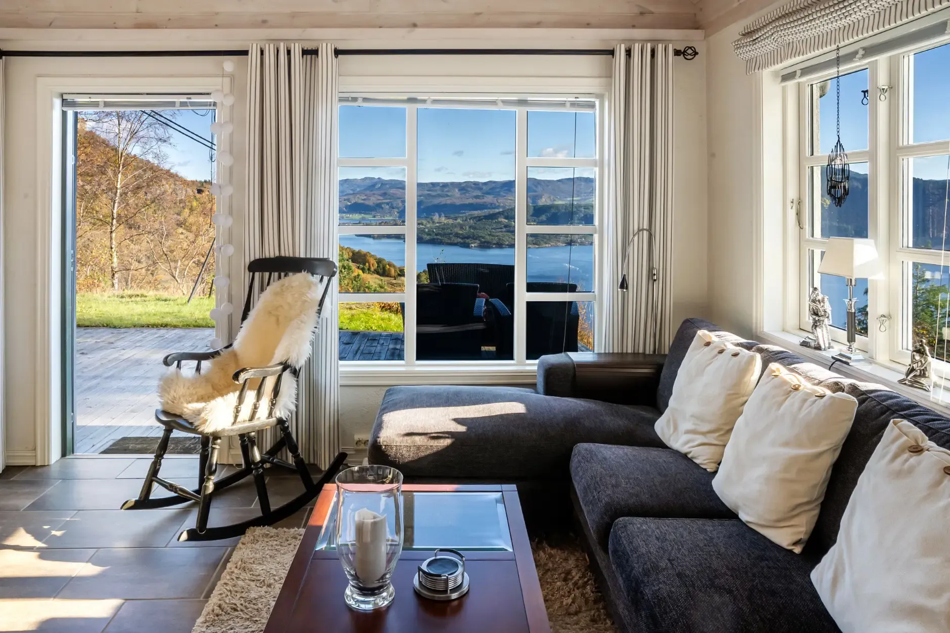 Contemporary 4-Bedroom Country House in Norway with Expansive Terrace Views - View image 16 of 45