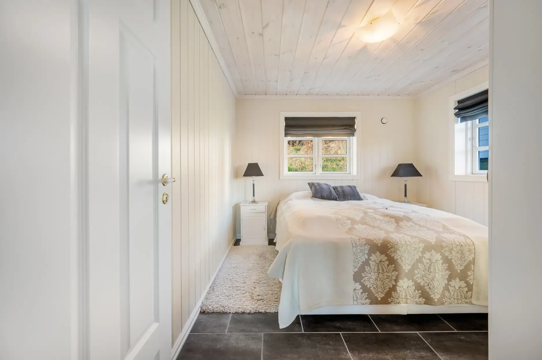 Contemporary 4-Bedroom Country House in Norway with Expansive Terrace Views - View image 24 of 45