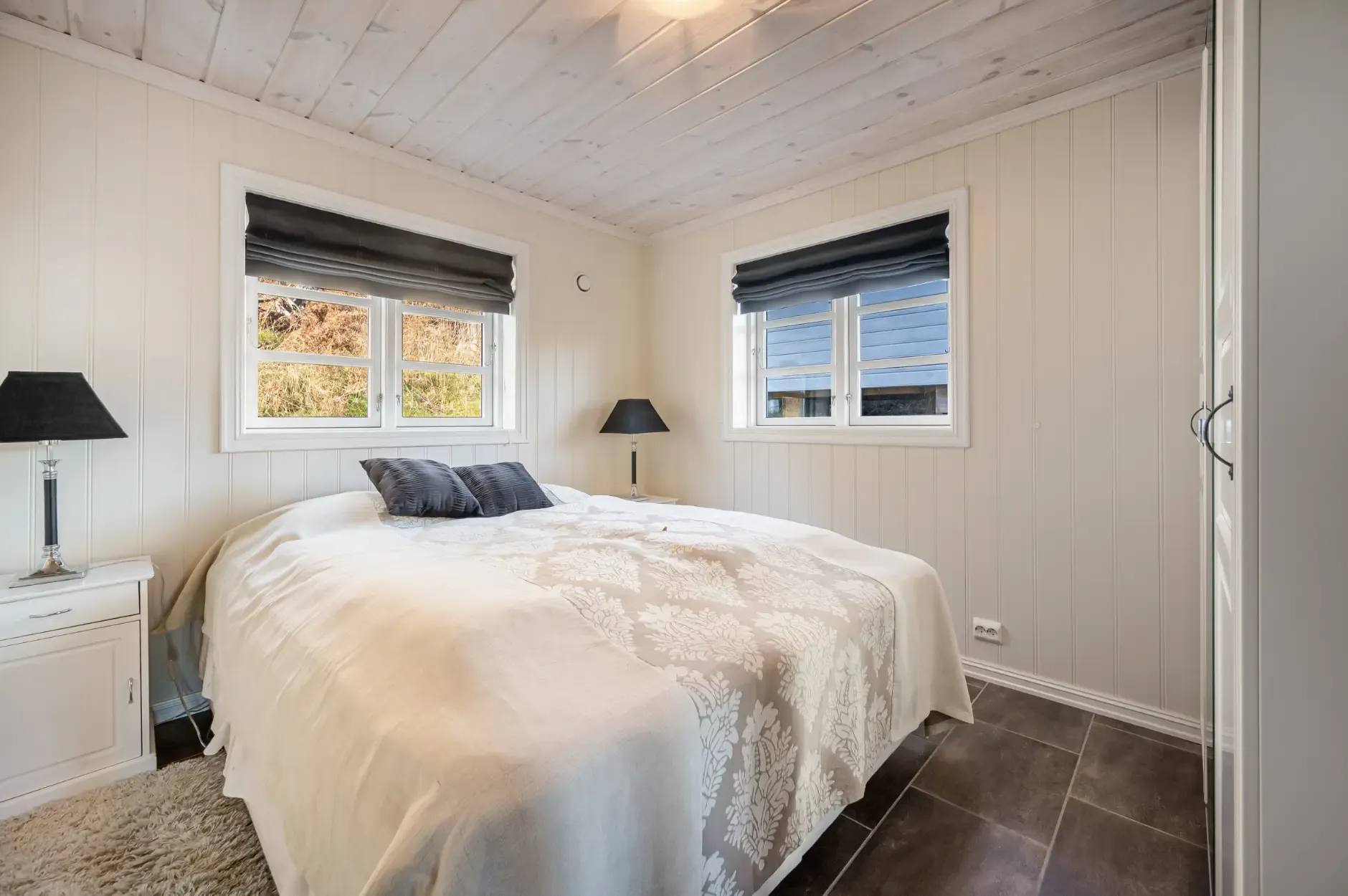 Contemporary 4-Bedroom Country House in Norway with Expansive Terrace Views - View image 25 of 45