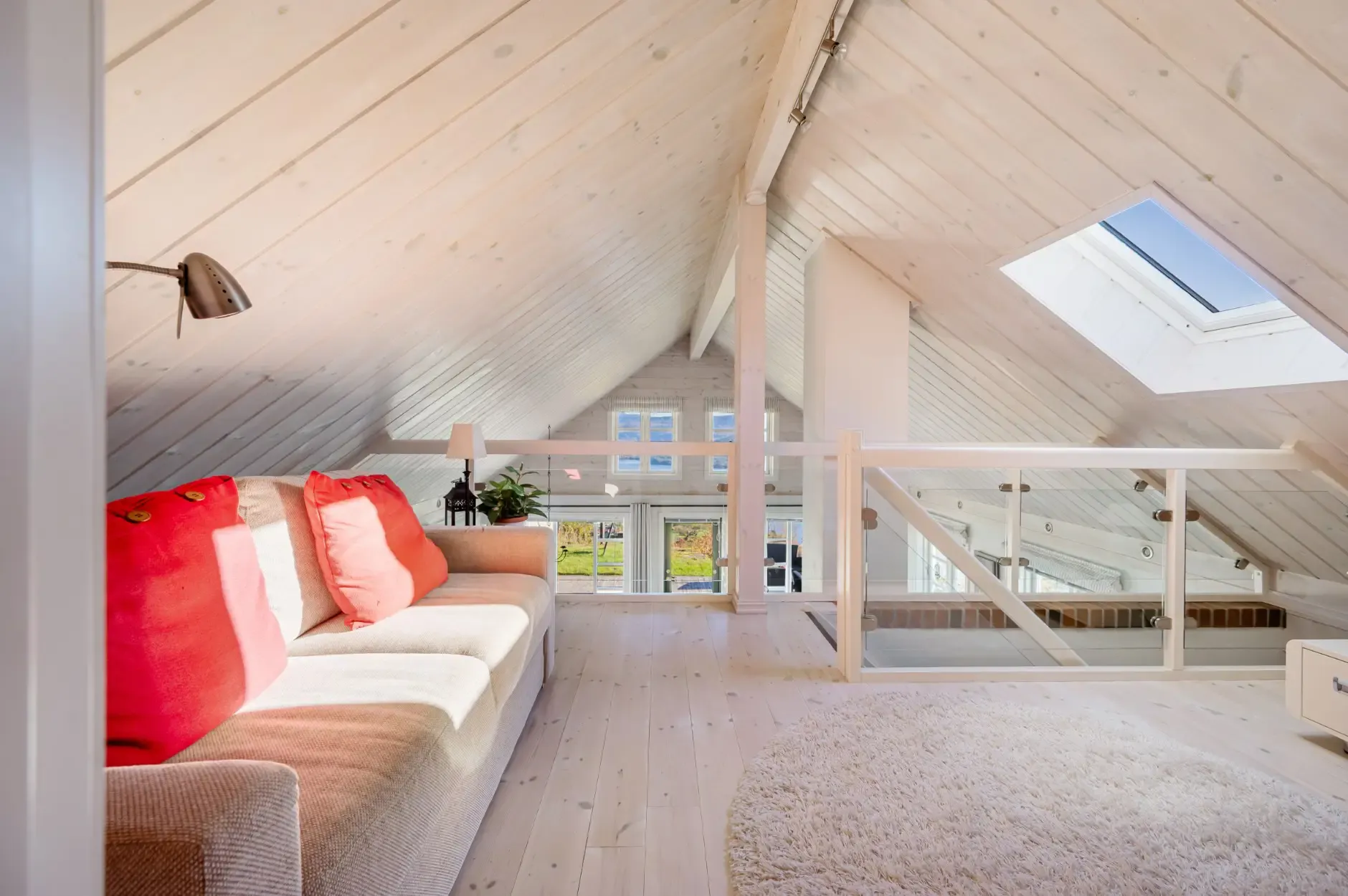 Contemporary 4-Bedroom Country House in Norway with Expansive Terrace Views - View image 33 of 45