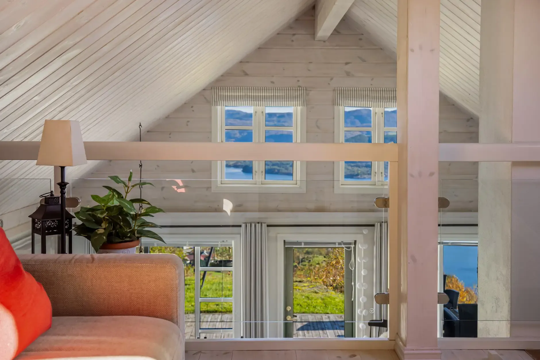 Contemporary 4-Bedroom Country House in Norway with Expansive Terrace Views - View image 34 of 45