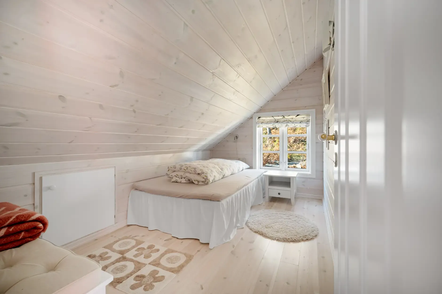 Contemporary 4-Bedroom Country House in Norway with Expansive Terrace Views - View image 37 of 45