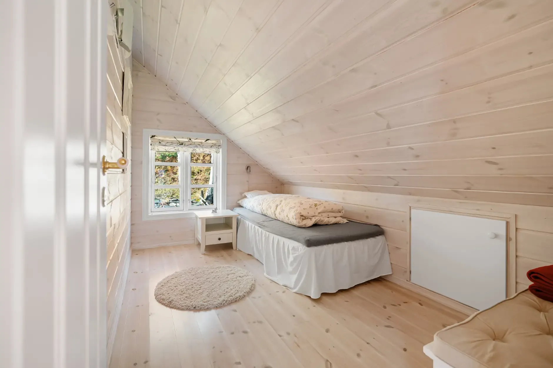 Contemporary 4-Bedroom Country House in Norway with Expansive Terrace Views - View image 38 of 45