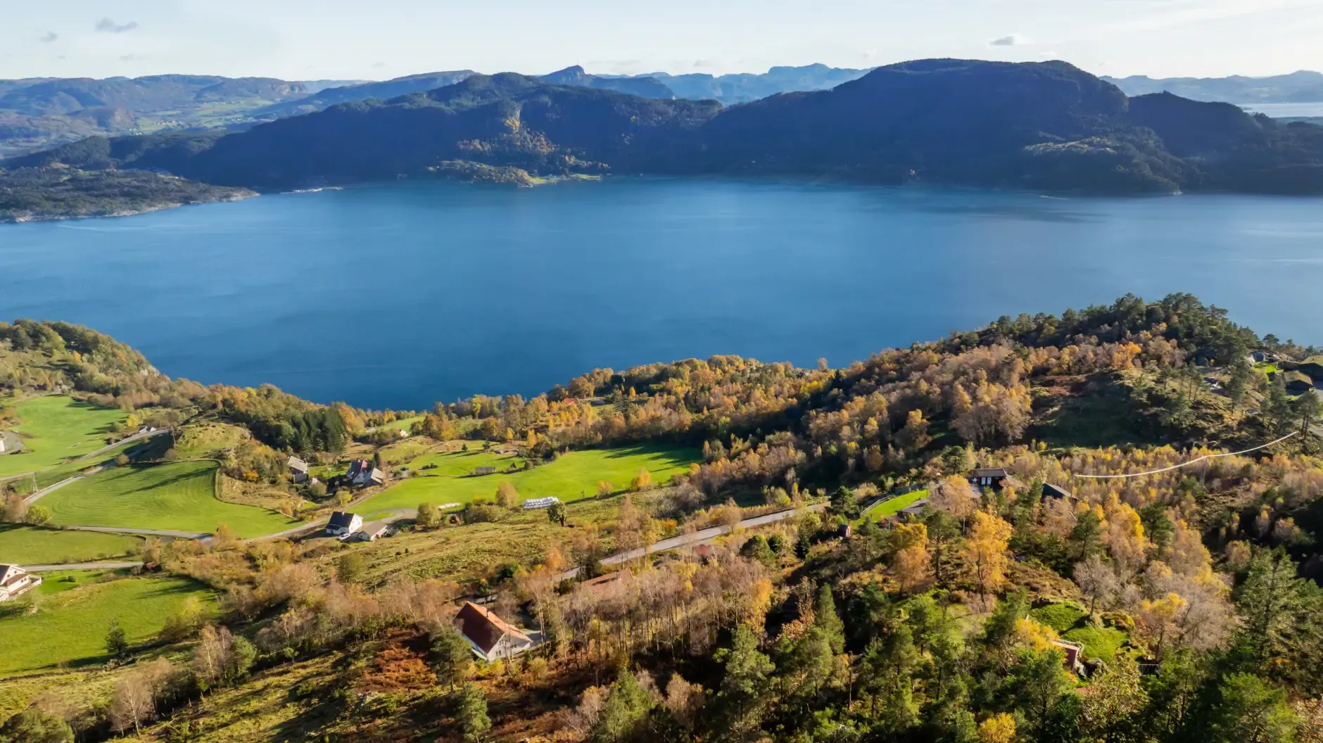 Contemporary 4-Bedroom Country House in Norway with Expansive Terrace Views - View image 40 of 45