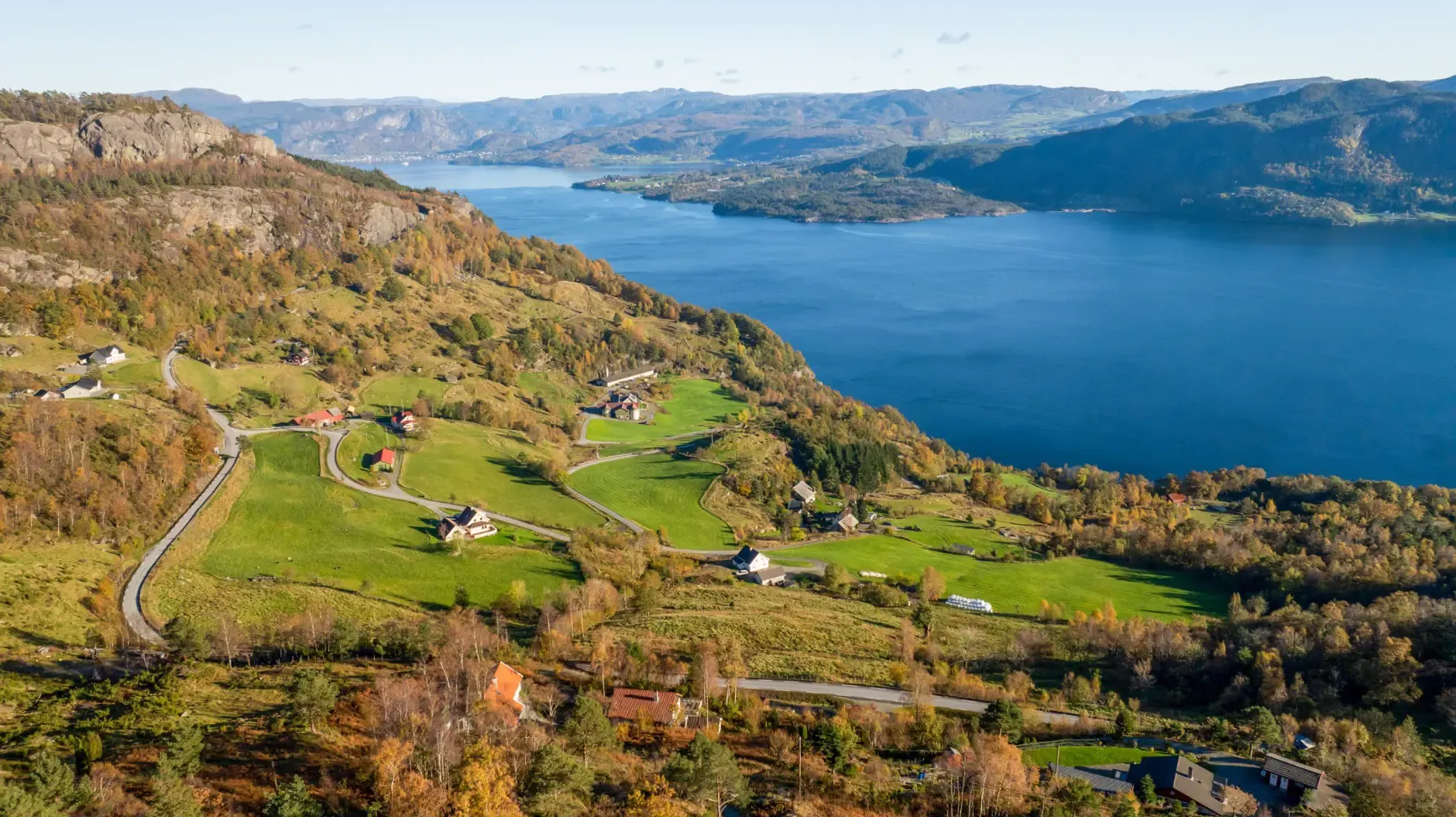 Contemporary 4-Bedroom Country House in Norway with Expansive Terrace Views - View image 42 of 45