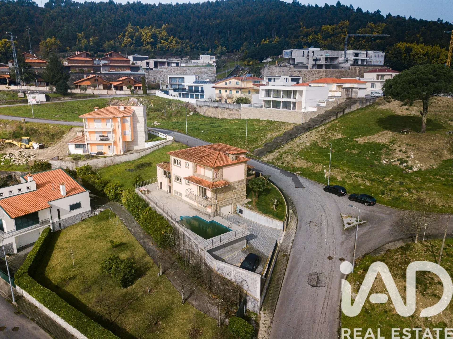 Contemporary 4-Bedroom House with Pool and Garden in Lanhoso, Portugal - Image 2