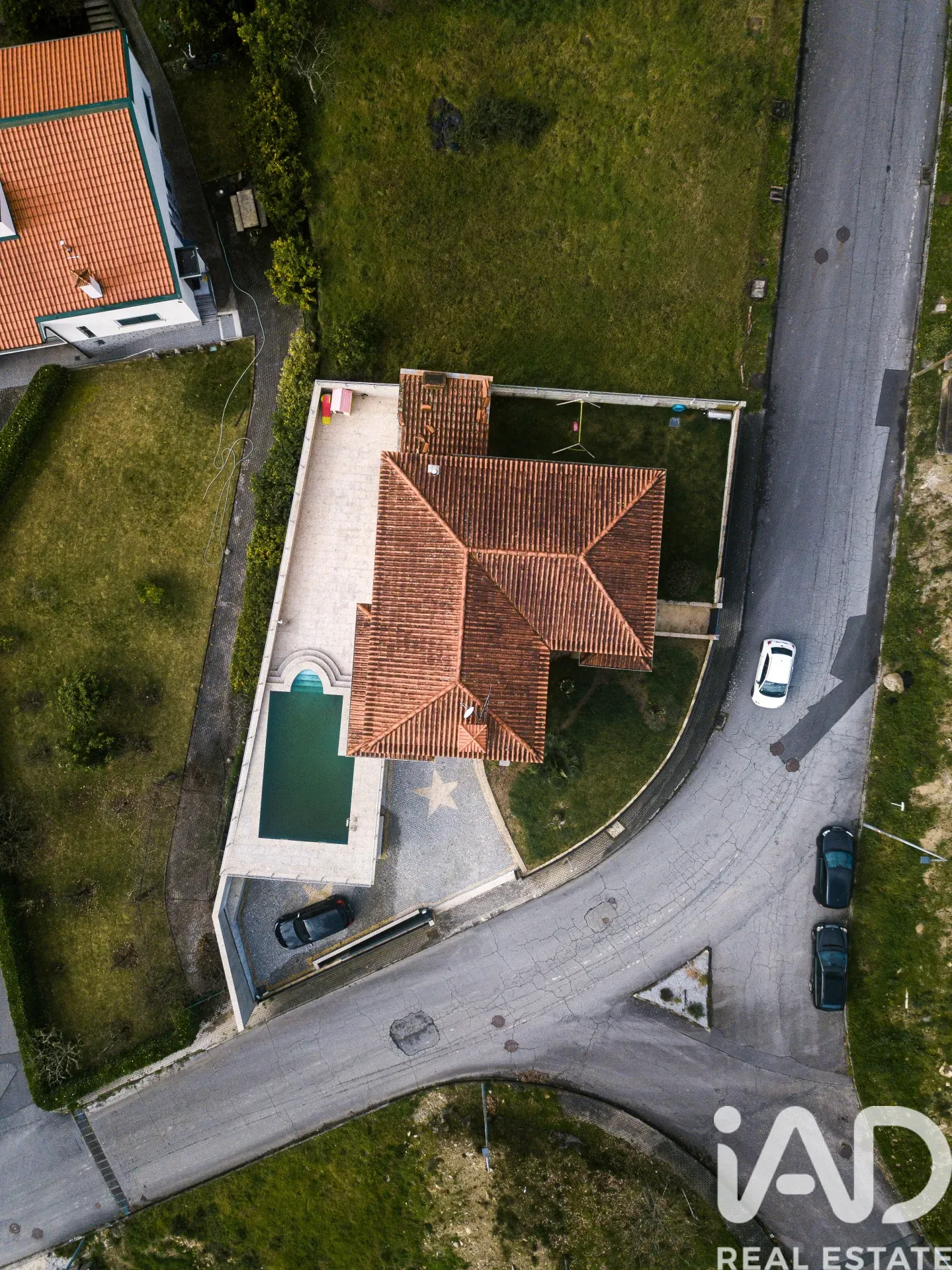 Contemporary 4-Bedroom House with Pool and Garden in Lanhoso, Portugal - Image 3