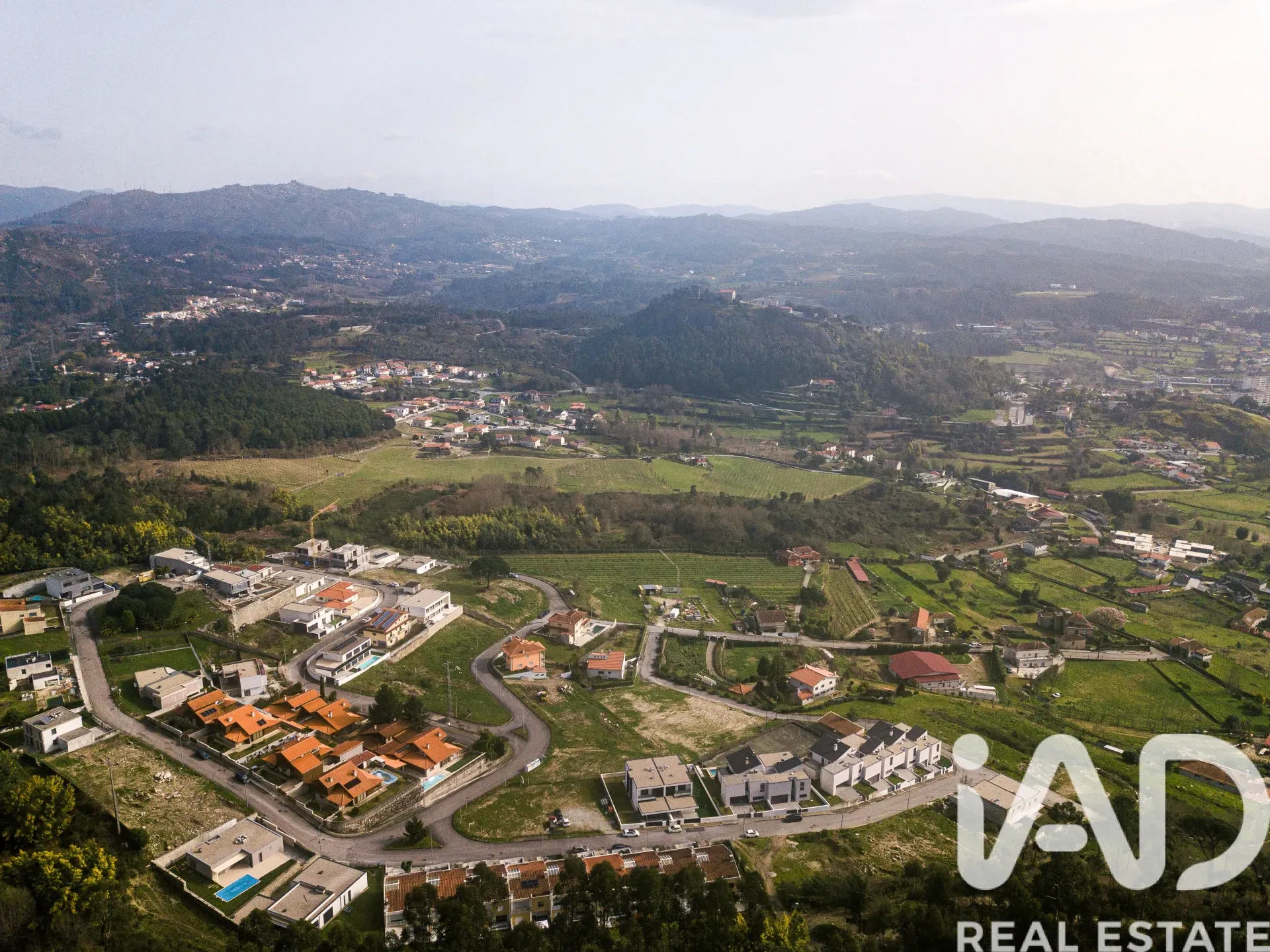 Contemporary 4-Bedroom House with Pool and Garden in Lanhoso, Portugal - Image 5