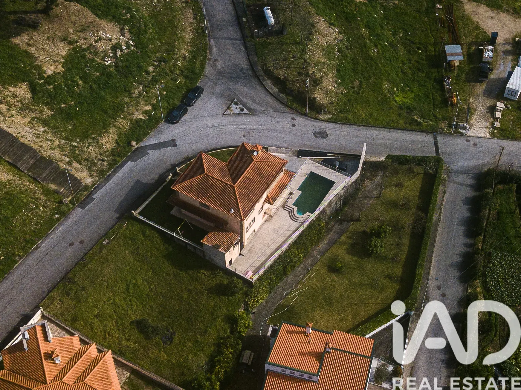 Contemporary 4-Bedroom House with Pool and Garden in Lanhoso, Portugal - View image 6 of 40