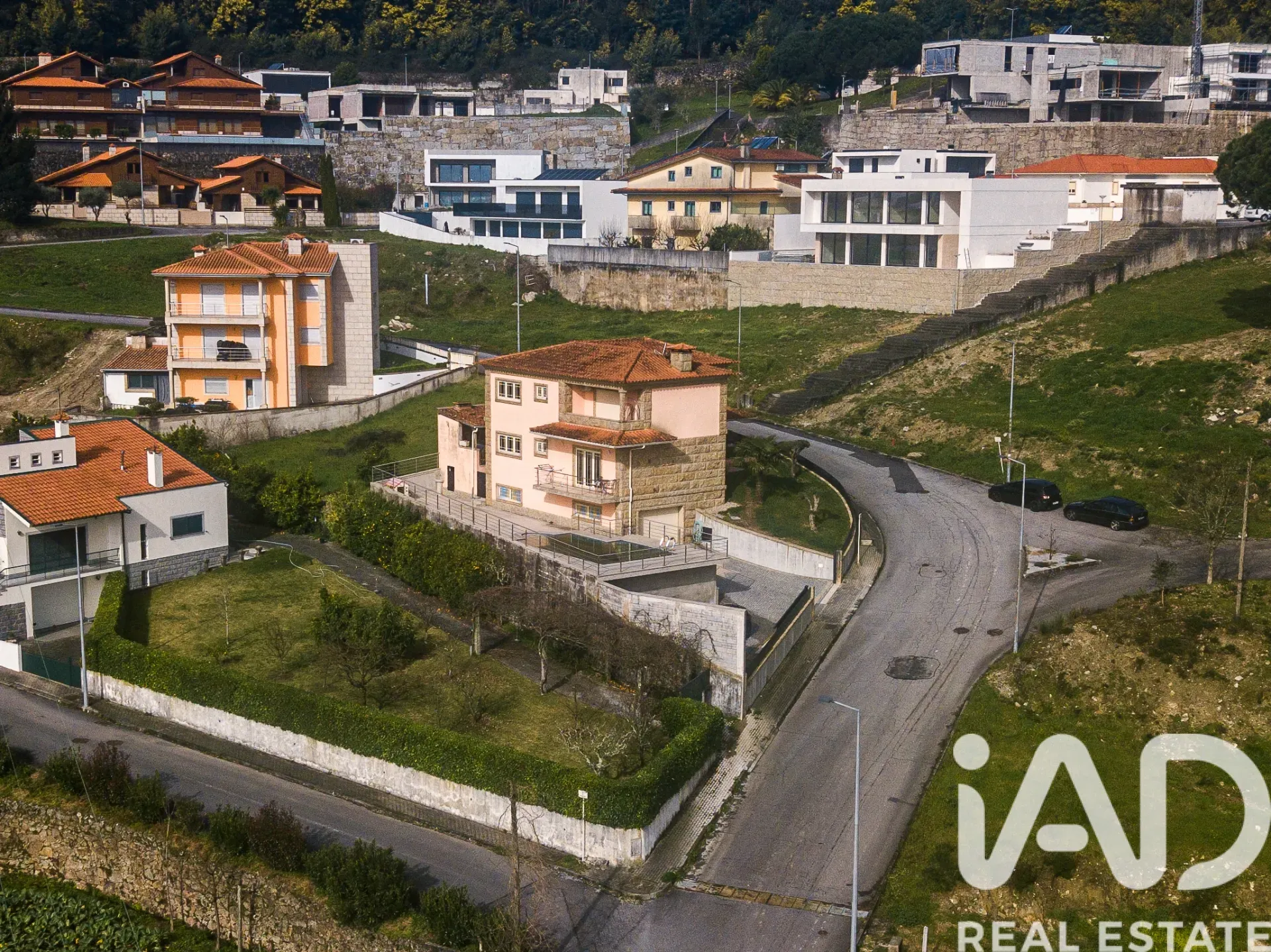 Contemporary 4-Bedroom House with Pool and Garden in Lanhoso, Portugal - View image 8 of 40