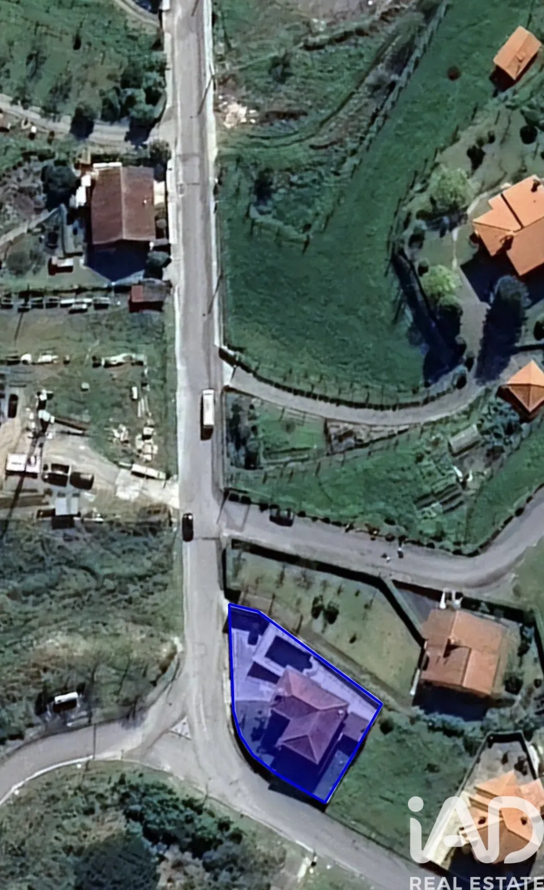 Contemporary 4-Bedroom House with Pool and Garden in Lanhoso, Portugal - View image 9 of 40