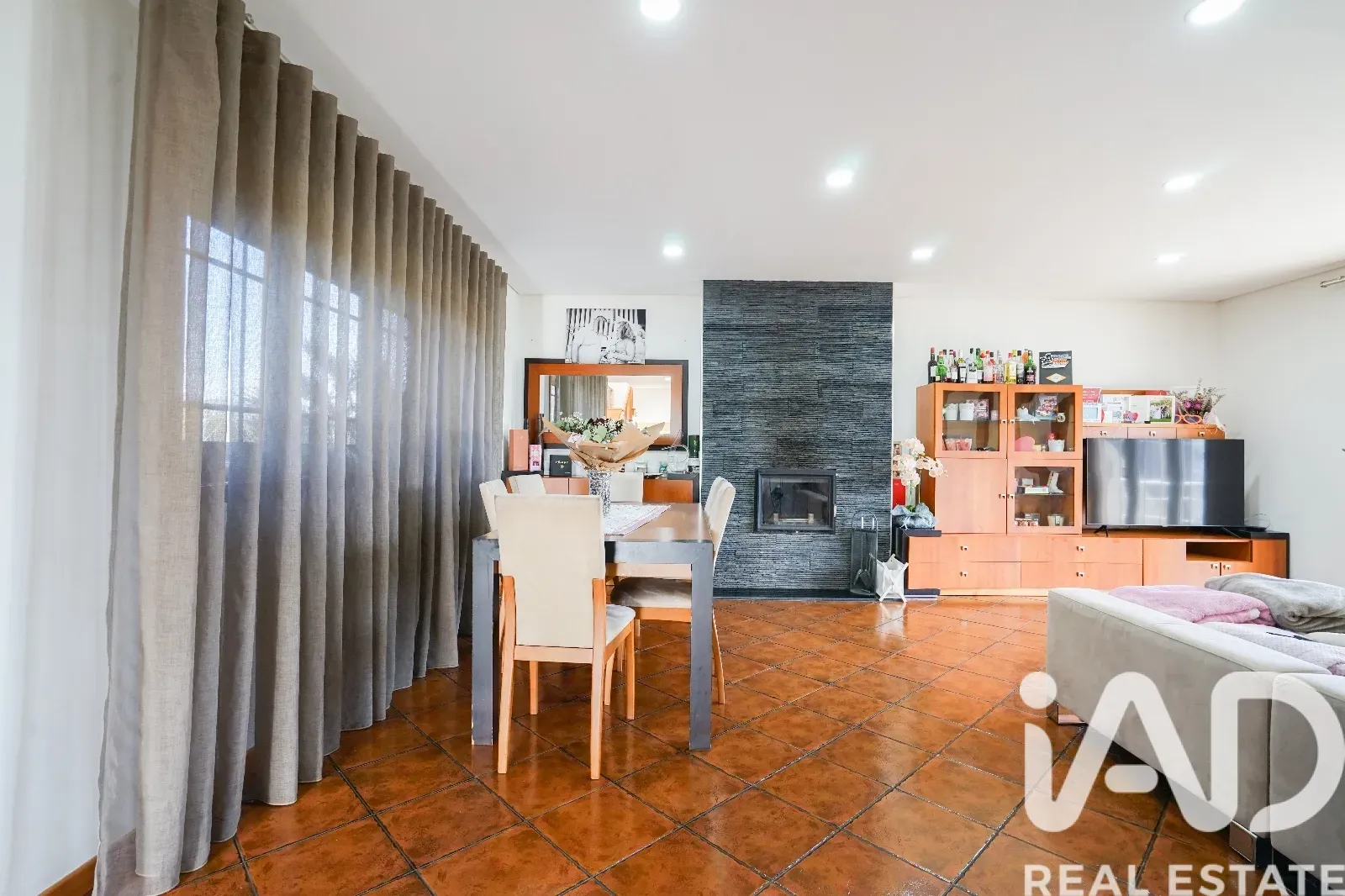 Contemporary 4-Bedroom House with Pool and Garden in Lanhoso, Portugal - View image 11 of 40