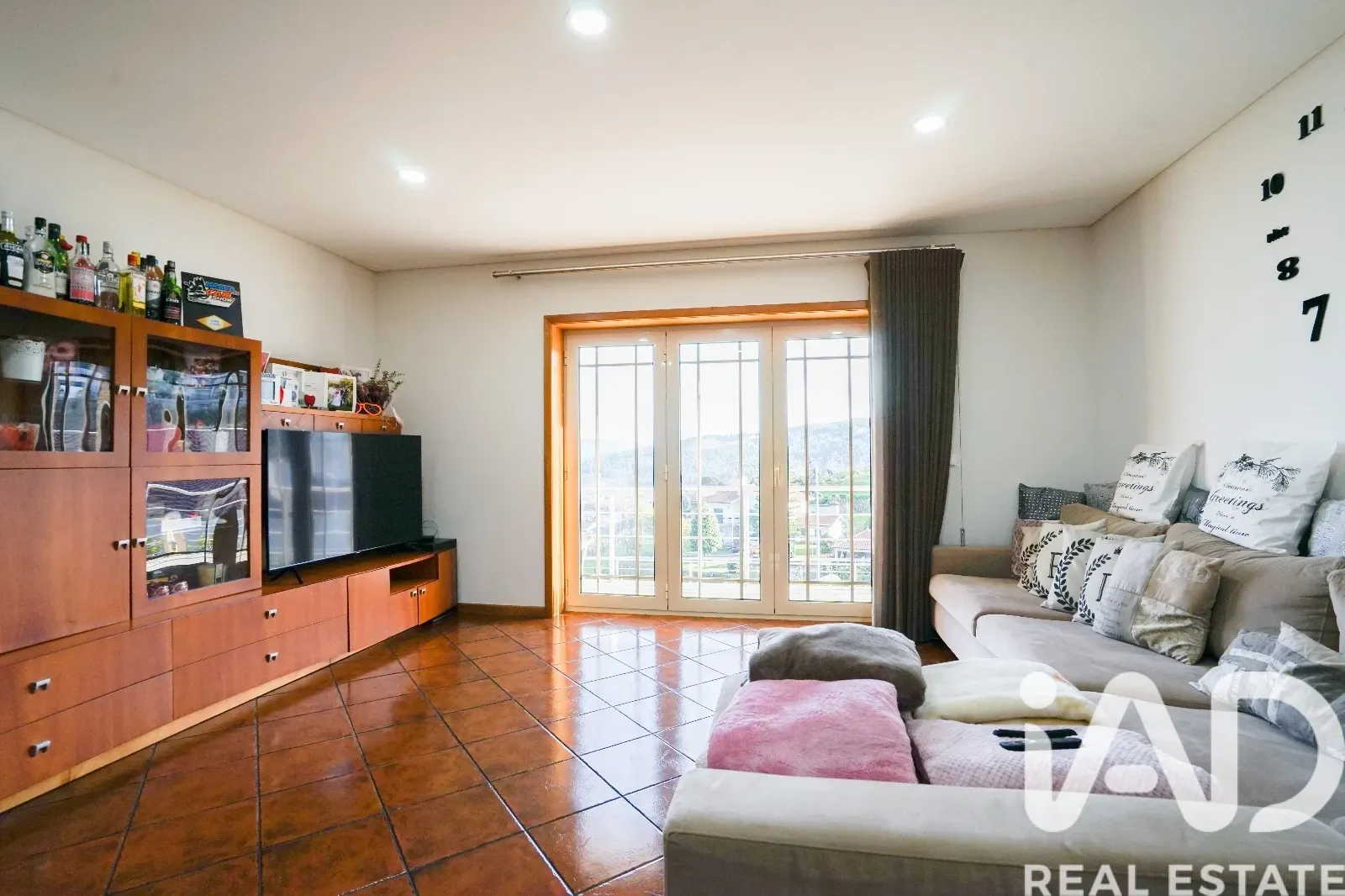 Contemporary 4-Bedroom House with Pool and Garden in Lanhoso, Portugal - View image 13 of 40