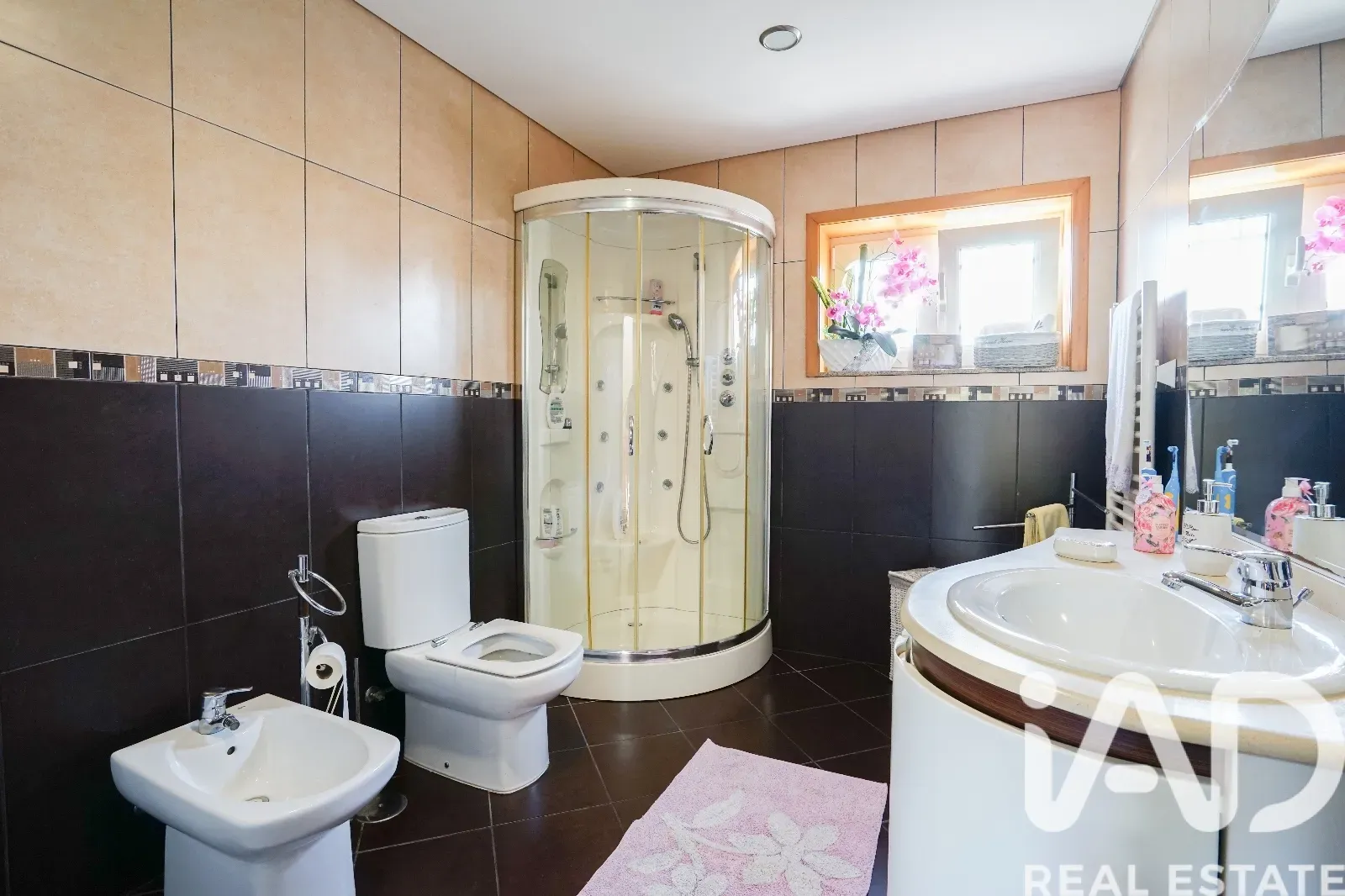 Contemporary 4-Bedroom House with Pool and Garden in Lanhoso, Portugal - View image 15 of 40