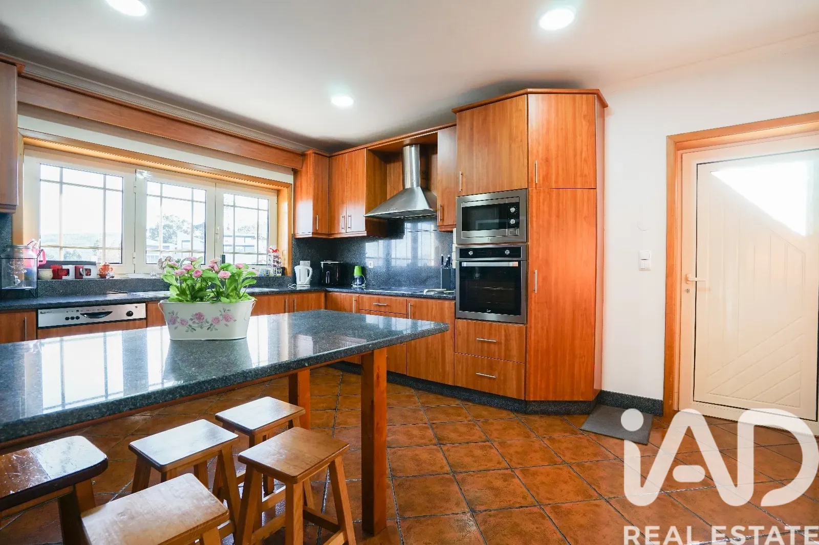 Contemporary 4-Bedroom House with Pool and Garden in Lanhoso, Portugal - View image 16 of 40