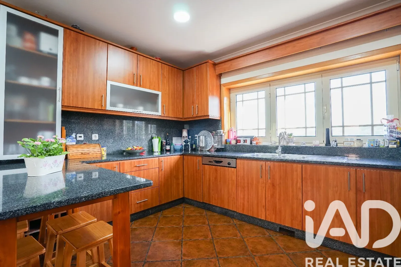 Contemporary 4-Bedroom House with Pool and Garden in Lanhoso, Portugal - View image 17 of 40