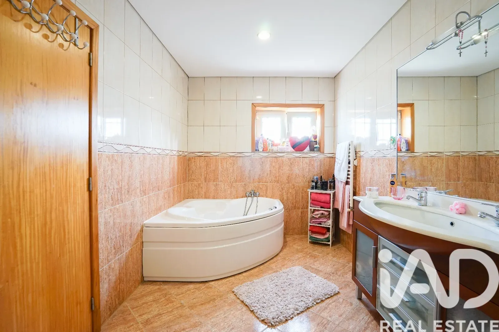 Contemporary 4-Bedroom House with Pool and Garden in Lanhoso, Portugal - View image 26 of 40