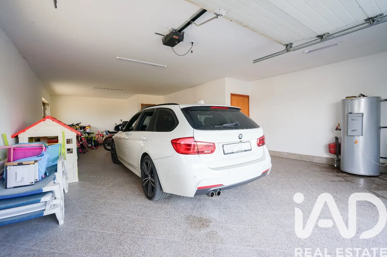 Contemporary 4-Bedroom House with Pool and Garden in Lanhoso, Portugal - View image 37 of 40