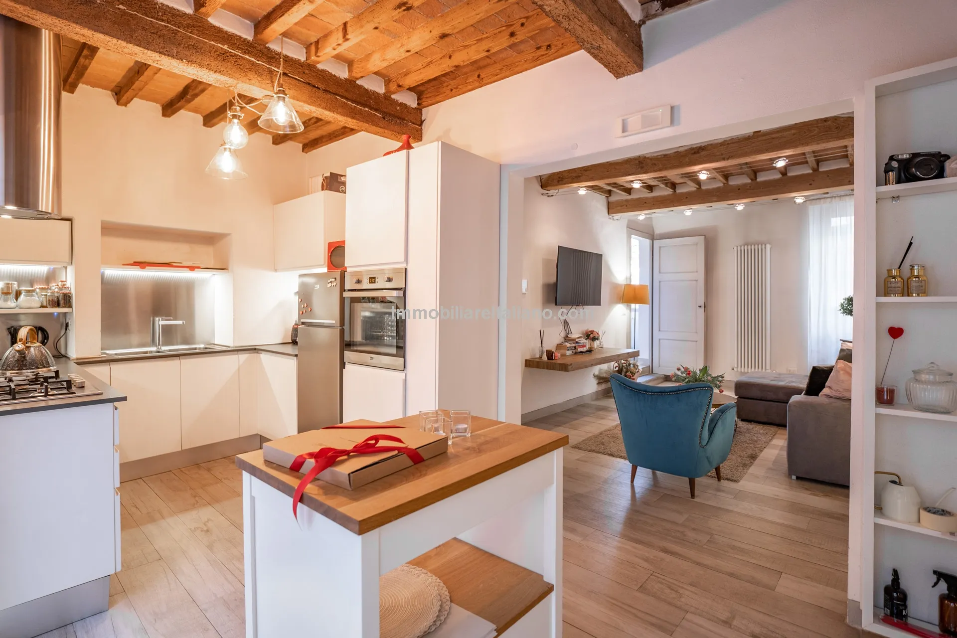 Moderne 4-etagers rækkehus i Sansepolcro med moderne bekvemmeligheder - Vis billede 8 af 59