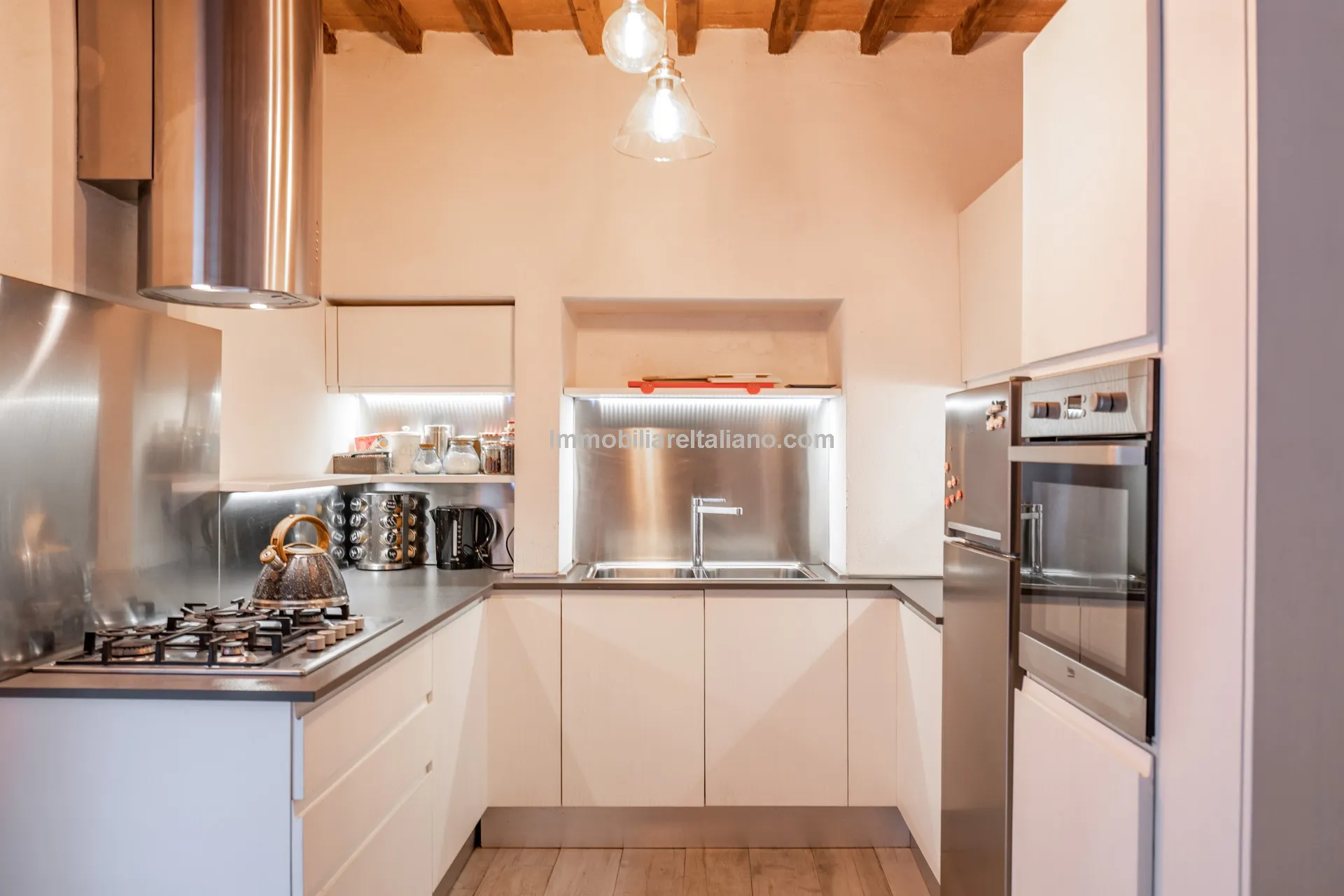 Moderne 4-etagers rækkehus i Sansepolcro med moderne bekvemmeligheder - Vis billede 9 af 59