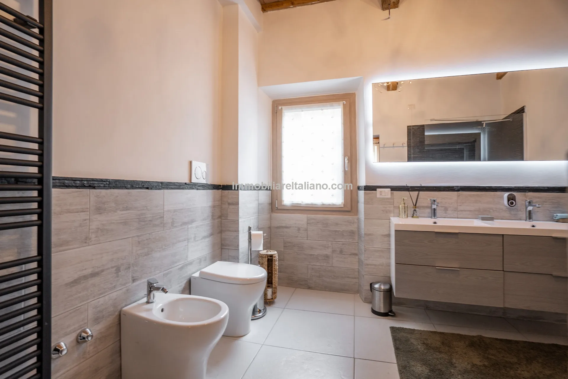 Moderne 4-etagers rækkehus i Sansepolcro med moderne bekvemmeligheder - Vis billede 32 af 59