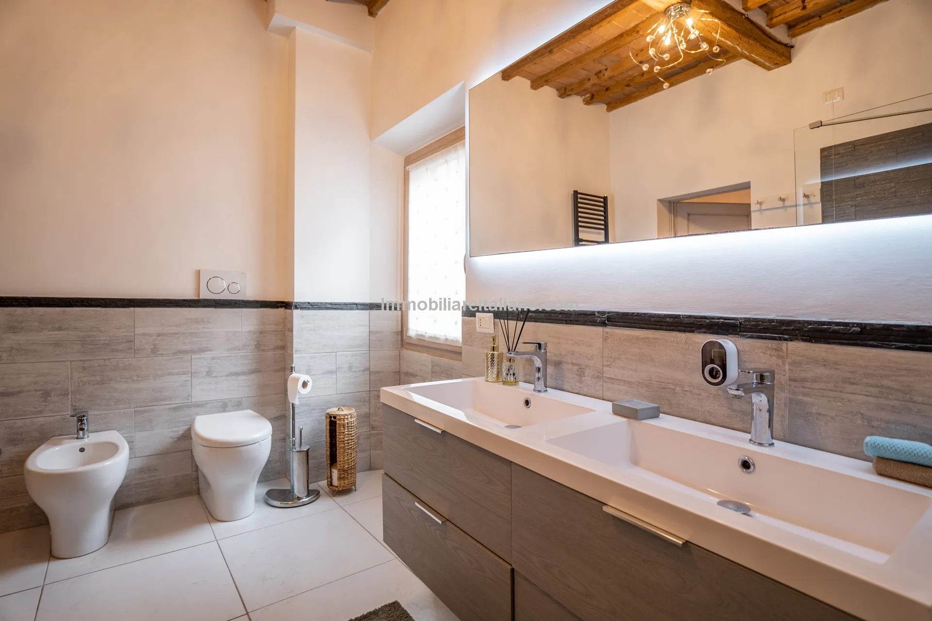 Moderne 4-etagers rækkehus i Sansepolcro med moderne bekvemmeligheder - Vis billede 33 af 59