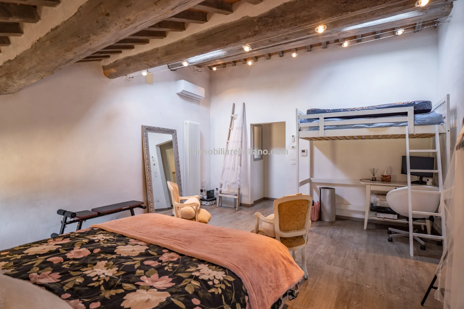 Moderne 4-etagers rækkehus i Sansepolcro med moderne bekvemmeligheder - Vis billede 38 af 59