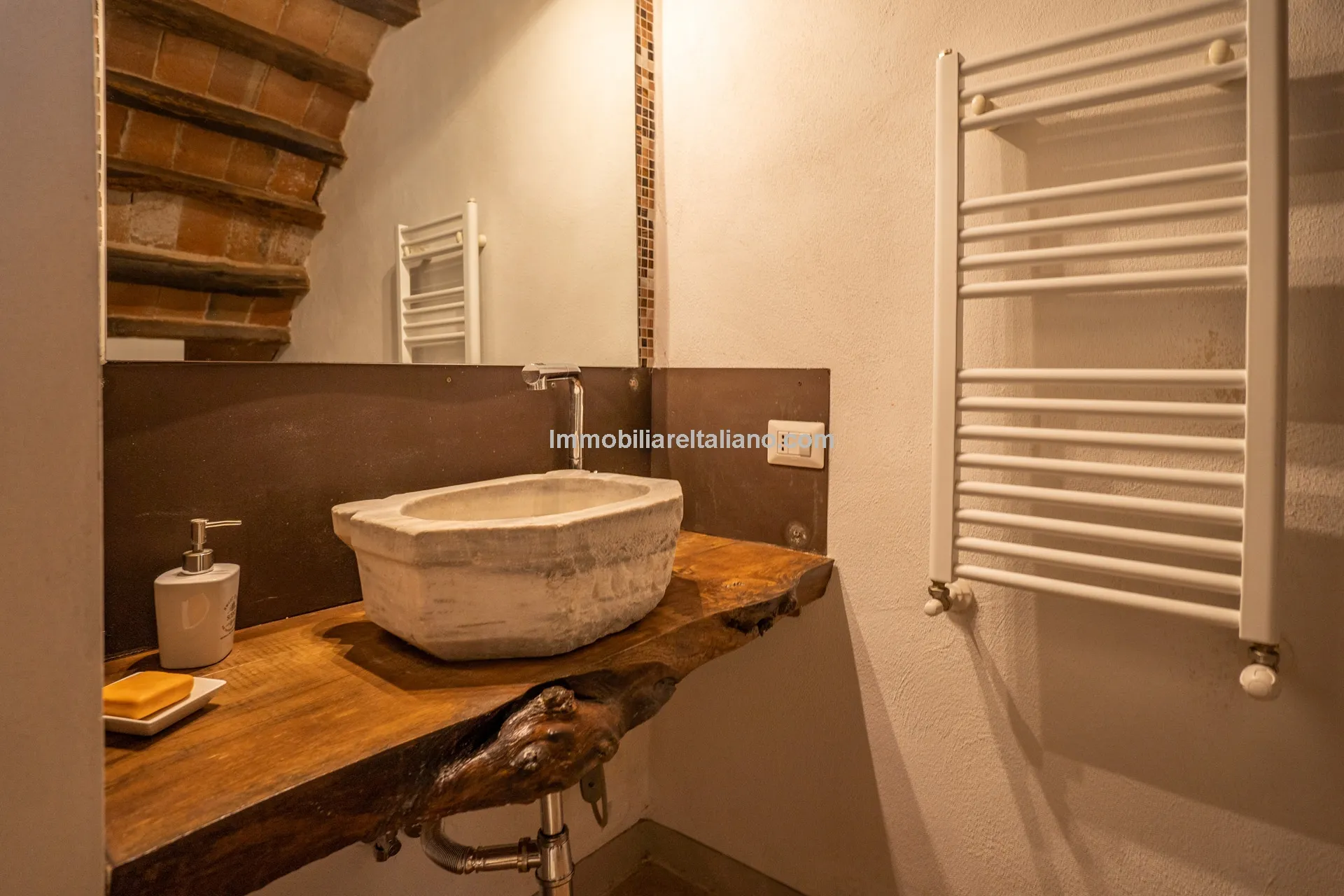 Moderne 4-etagers rækkehus i Sansepolcro med moderne bekvemmeligheder - Vis billede 49 af 59